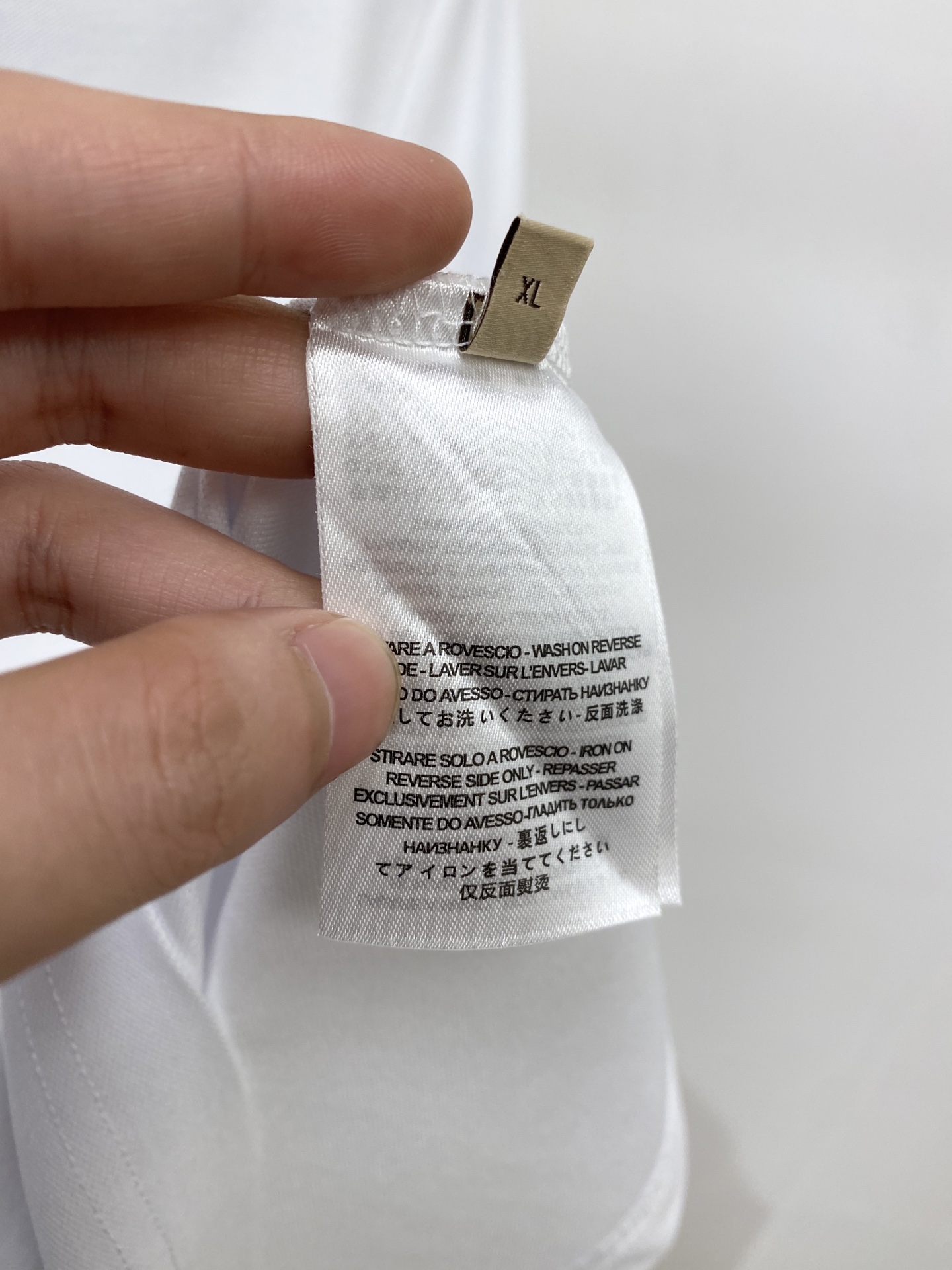 Loro Piana、2026新品短袖T恤，帅气时尚，简约百搭款。胸前精致刺绣字母logo，面料棉 不仅
