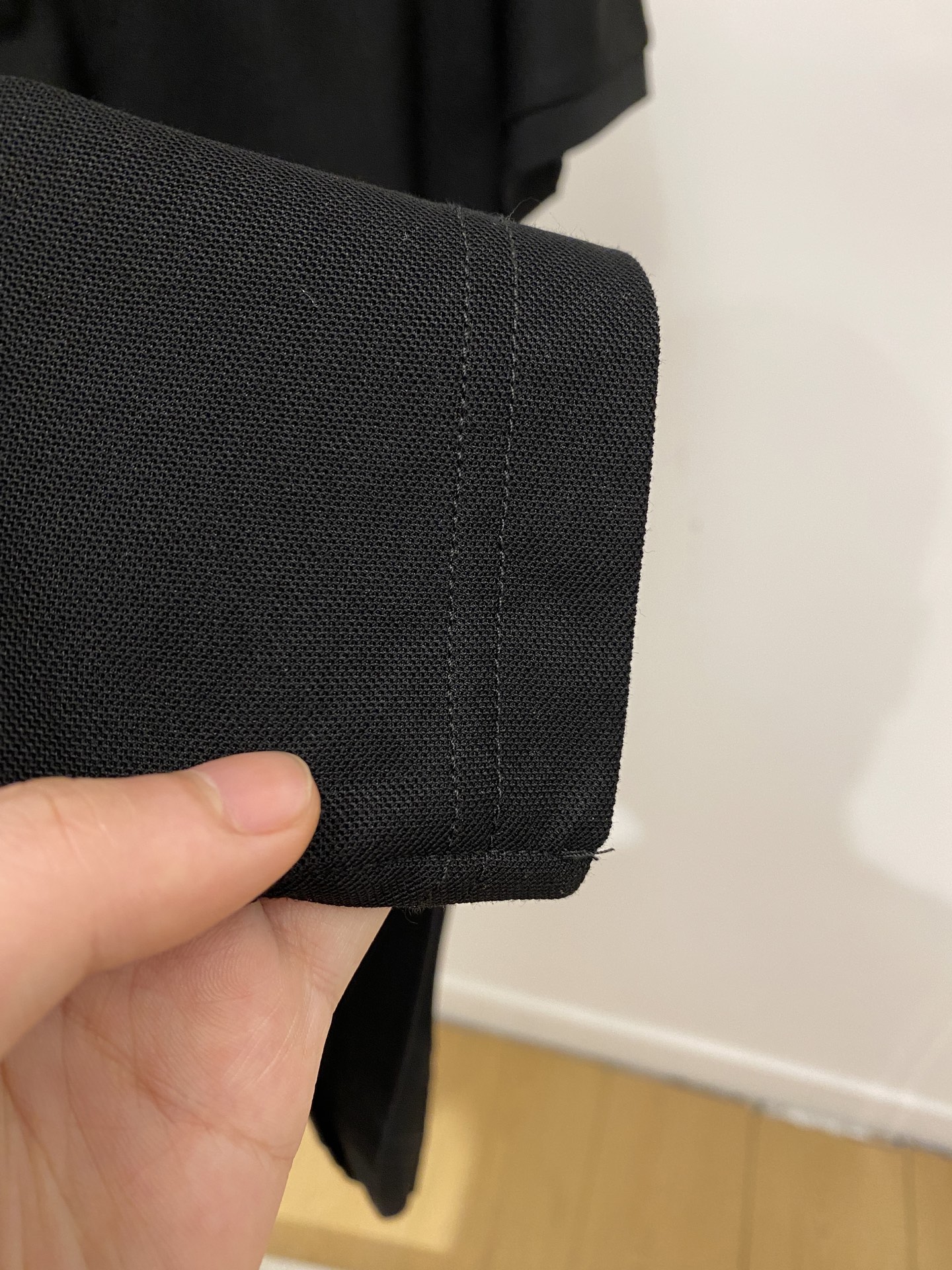 古奇、2026新品短袖T恤，帅气时尚，简约百搭款。领口精致刺绣图案字母logo，面料棉 不仅挺括，保持潮