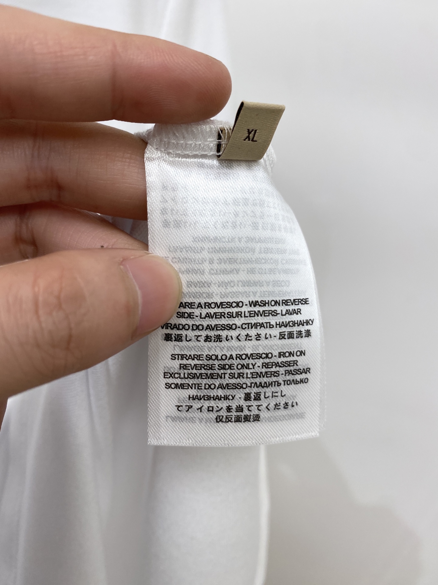 古奇、2026新品短袖T恤，帅气时尚，简约百搭款。胸前精致刺绣图案logo，面料棉 不仅挺括，保持潮流的