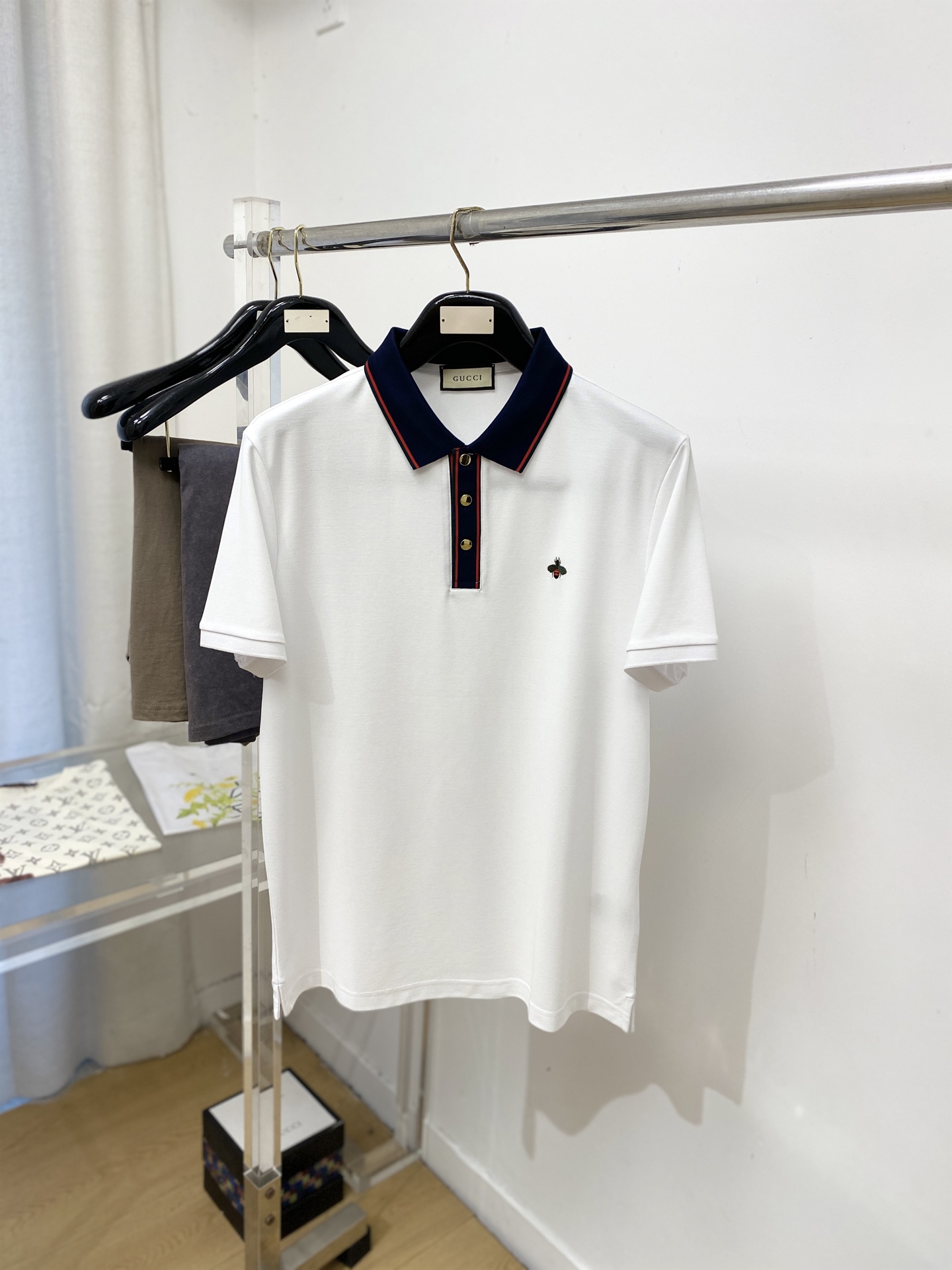 古奇、2026新品短袖T恤，帅气时尚，简约百搭款。胸前精致刺绣图案logo，面料棉 不仅挺括，保持潮流的