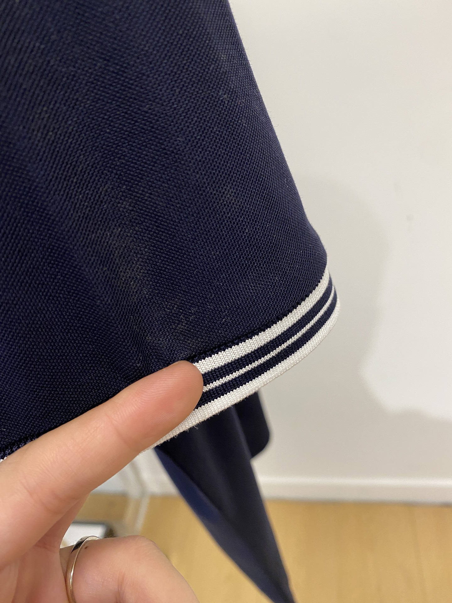 菲拉格慕、2026新品短袖T恤，帅气时尚，胸前精致刺绣字母logo，简约百搭款。面料棉 不仅挺括，保持潮