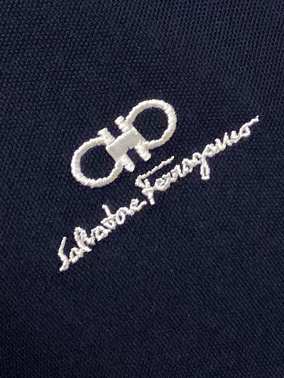 菲拉格慕、2026新品短袖T恤，帅气时尚，胸前精致刺绣字母logo，简约百搭款。面料棉 不仅挺括，保持潮