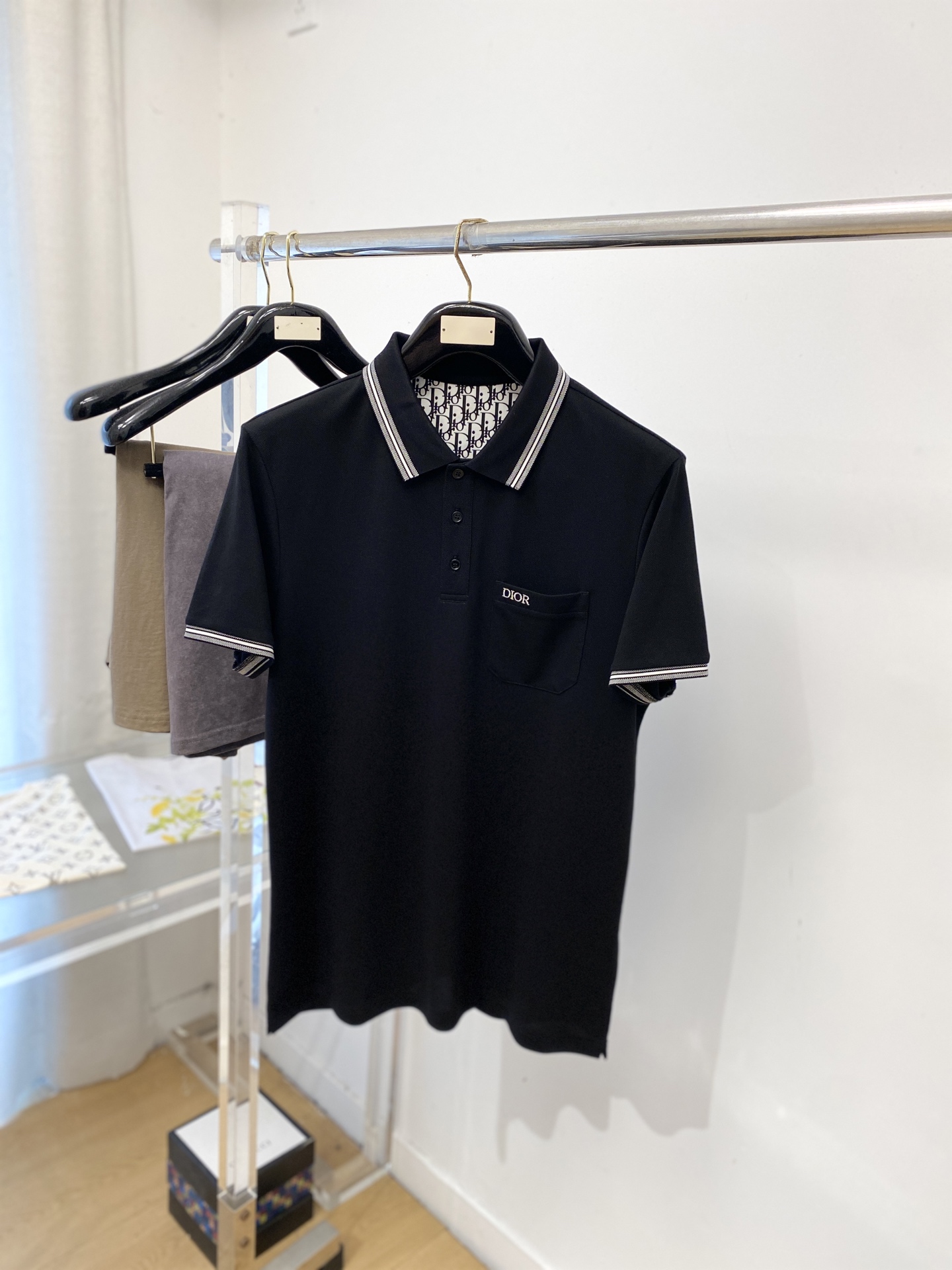 迪奥、2026新品短袖T恤，帅气时尚，胸前精致刺绣字母logo，简约百搭款。面料棉 不仅挺括，保持潮流的