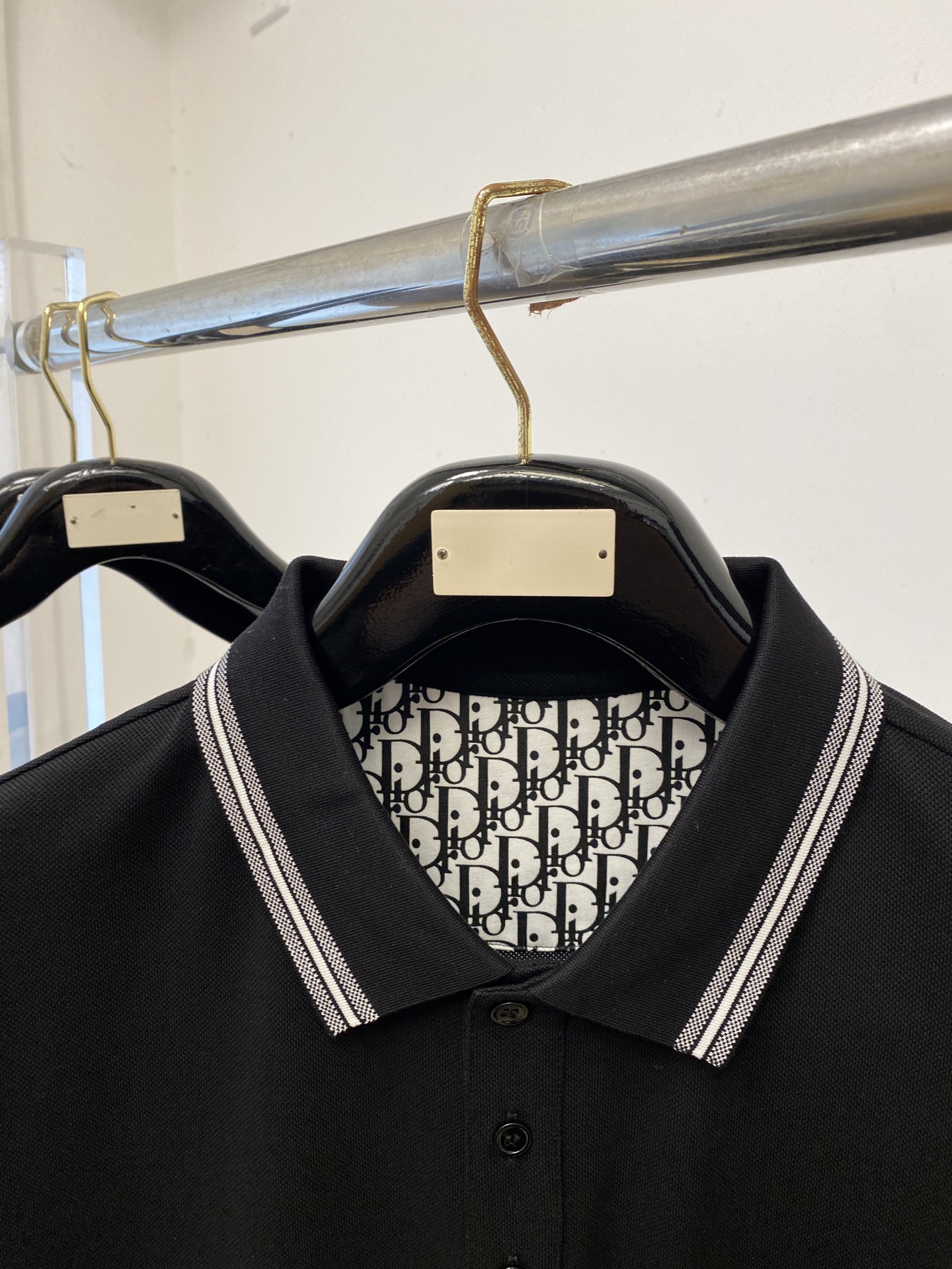 迪奥、2026新品短袖T恤，帅气时尚，胸前精致刺绣字母logo，简约百搭款。面料棉 不仅挺括，保持潮流的