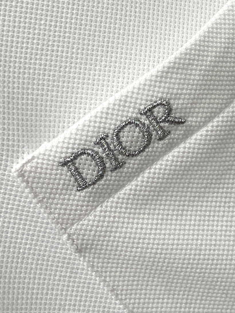 迪奥、2026新品短袖T恤，帅气时尚，胸前精致刺绣字母logo，简约百搭款。面料棉 不仅挺括，保持潮流的