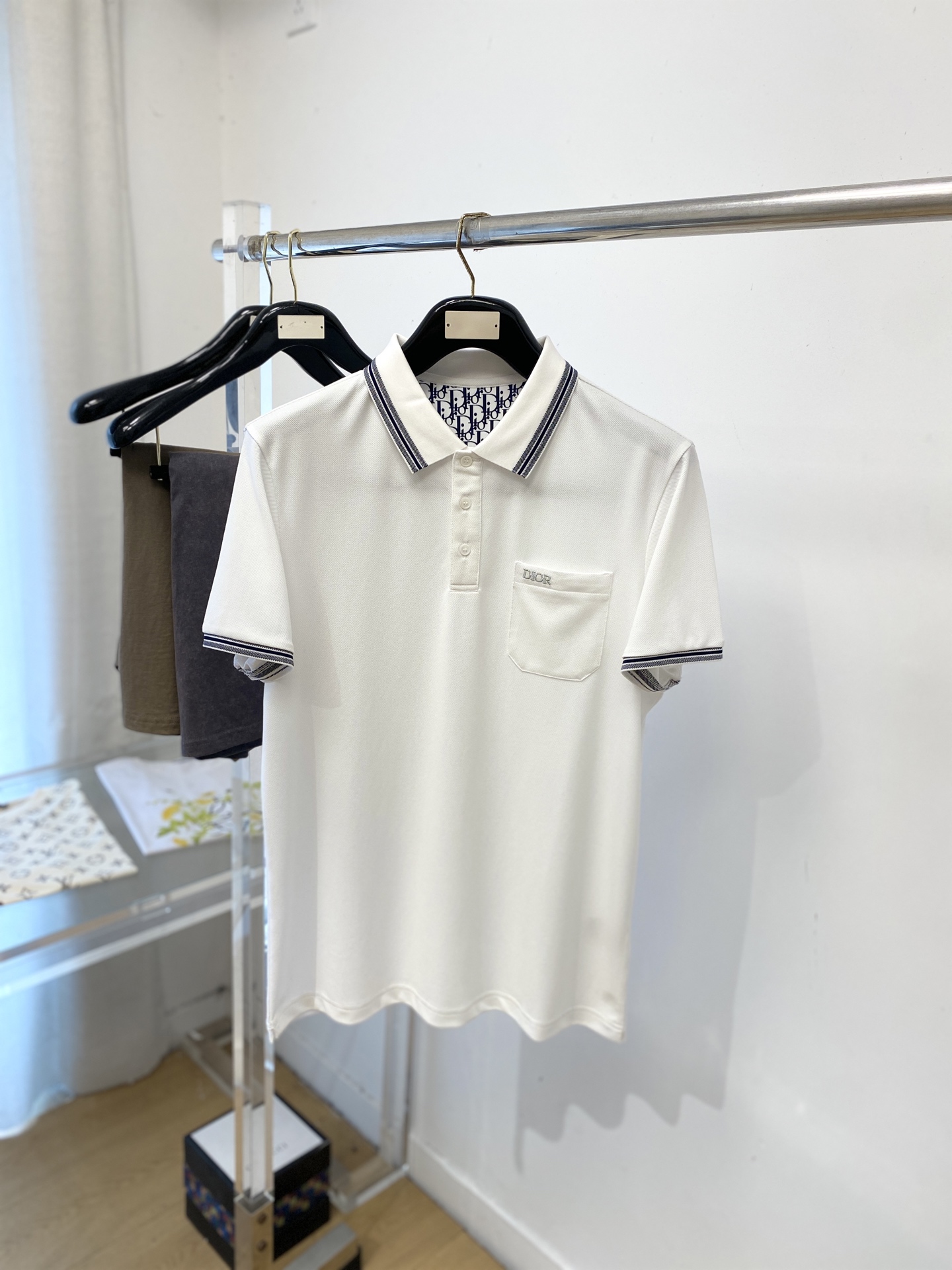 迪奥、2026新品短袖T恤，帅气时尚，胸前精致刺绣字母logo，简约百搭款。面料棉 不仅挺括，保持潮流的