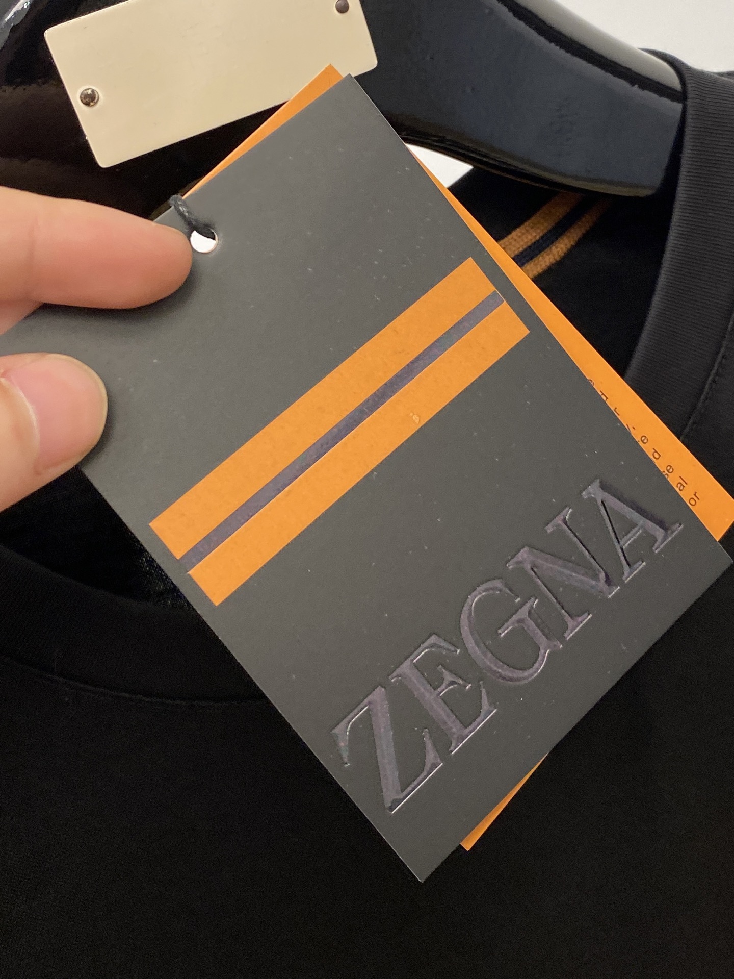 杰尼亚、2026新品短袖T恤，帅气时尚，胸前精致刺绣图案logo，简约百搭款。面料棉 不仅挺括，保持潮流