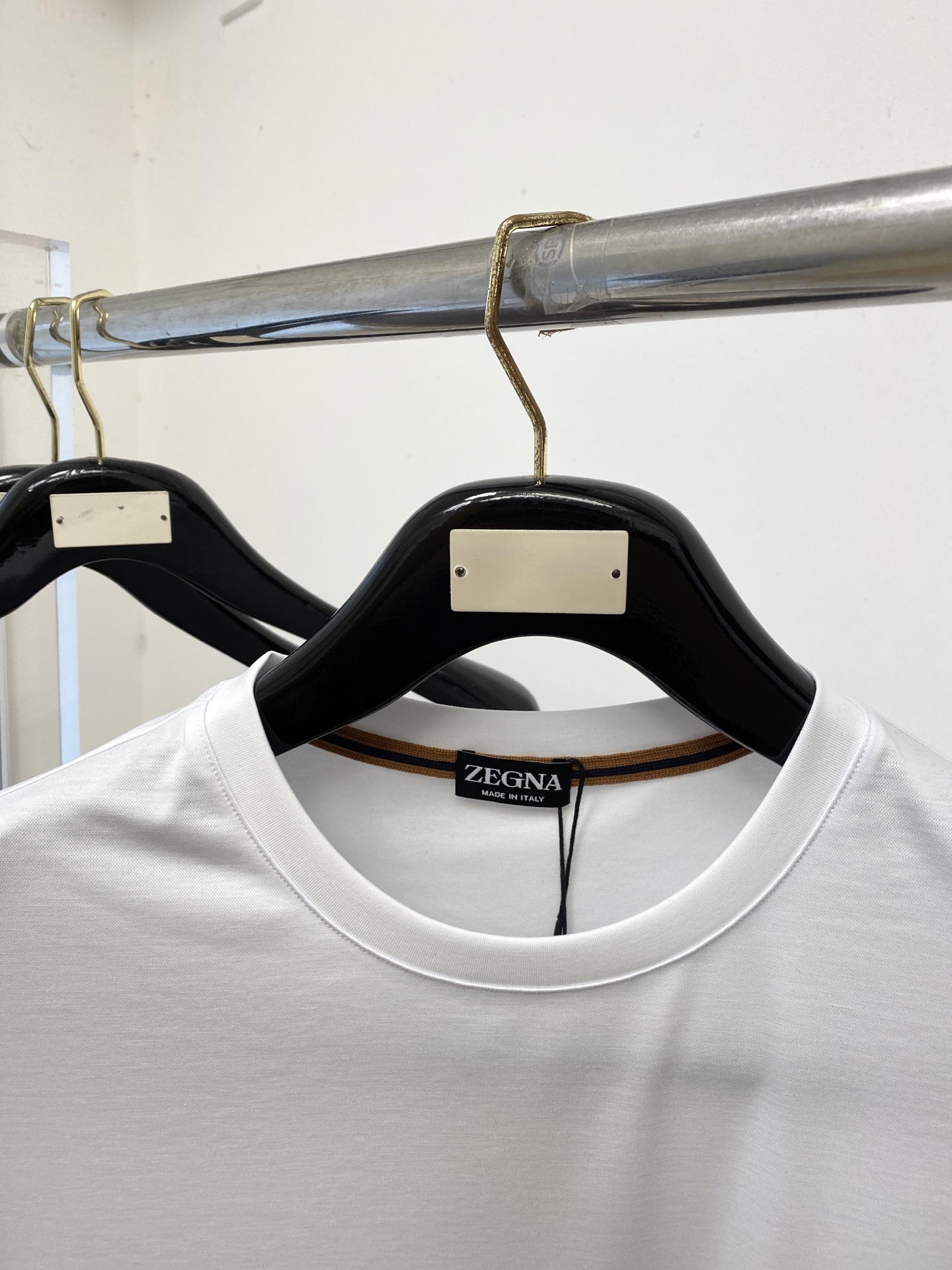 杰尼亚、2026新品短袖T恤，帅气时尚，胸前精致刺绣图案logo，简约百搭款。面料棉 不仅挺括，保持潮流