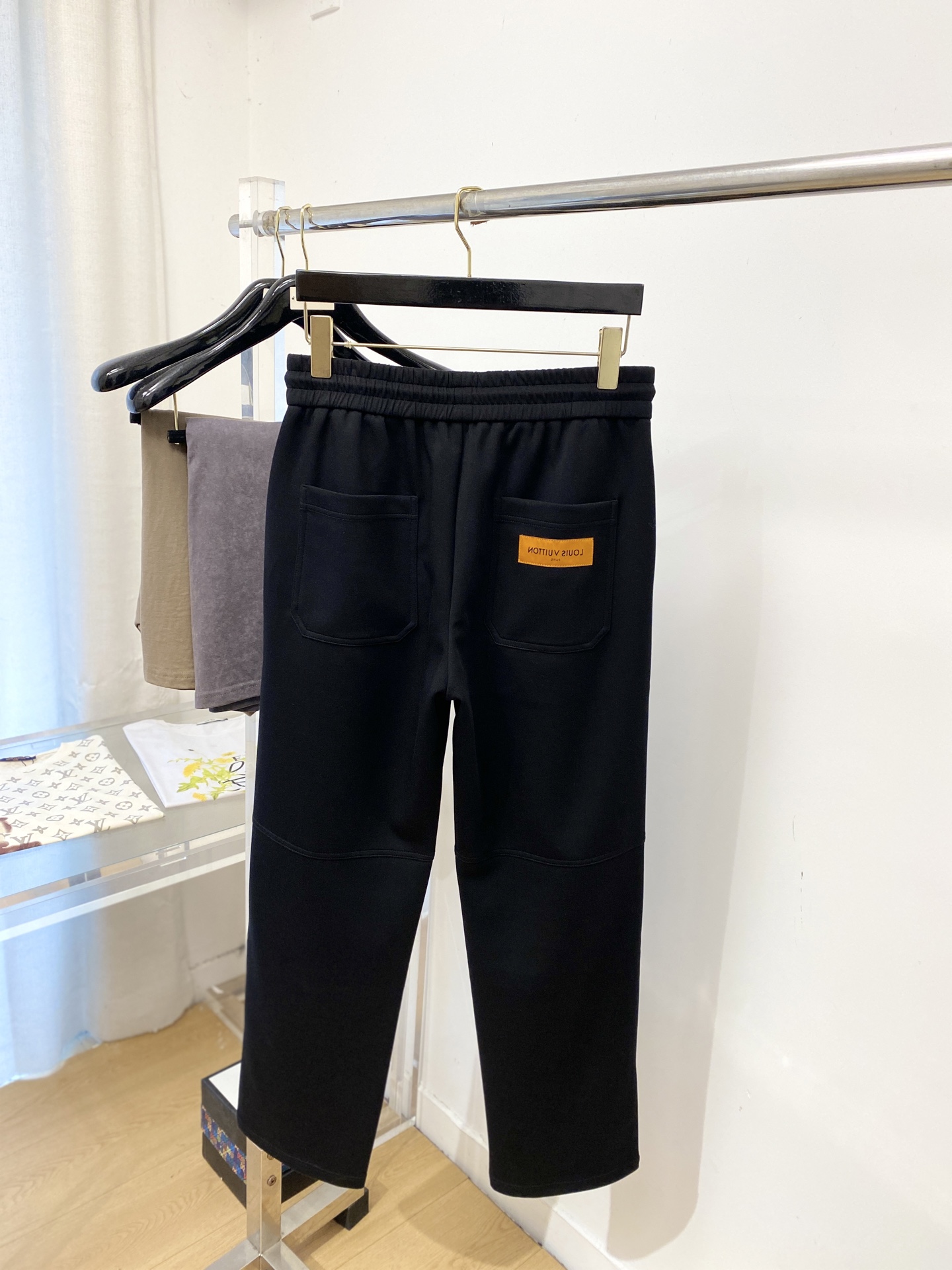 LV、2026爆款休闲裤 高弹显瘦必爆简约百搭爆款，做工精细，每一针都看得到用心，超多明星网红最爱 拉长