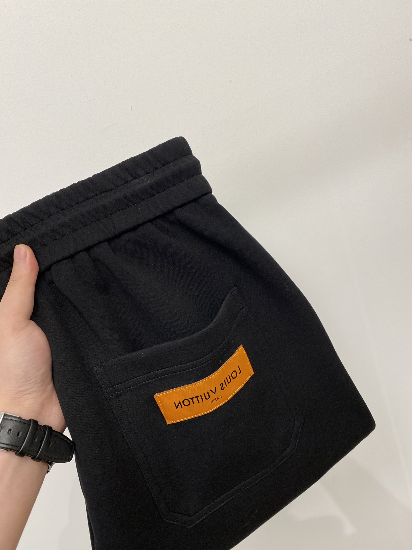 LV、2026爆款休闲裤 高弹显瘦必爆简约百搭爆款，做工精细，每一针都看得到用心，超多明星网红最爱 拉长