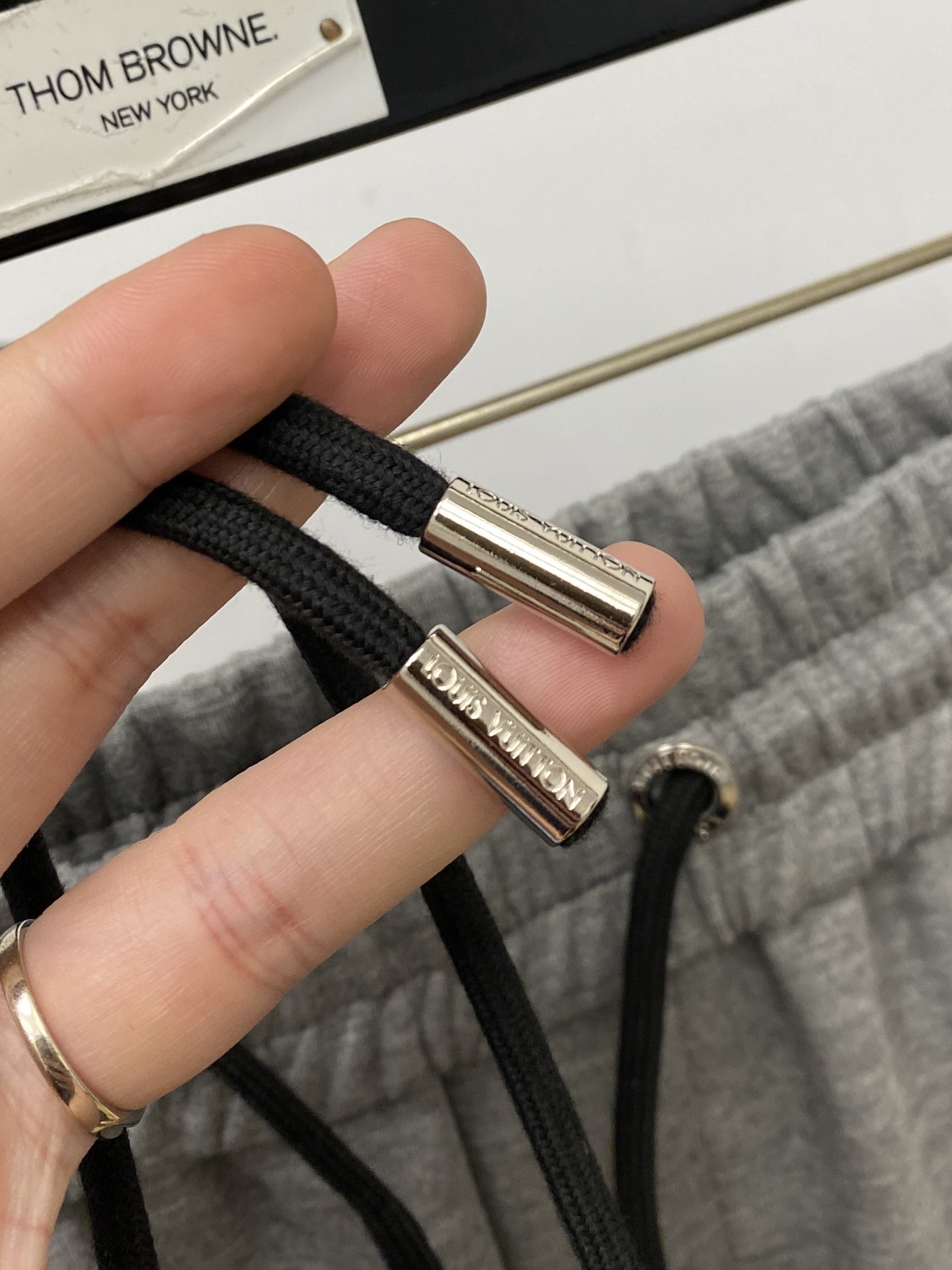 LV、2026爆款休闲裤 高弹显瘦必爆简约百搭爆款，做工精细，每一针都看得到用心，超多明星网红最爱 拉长