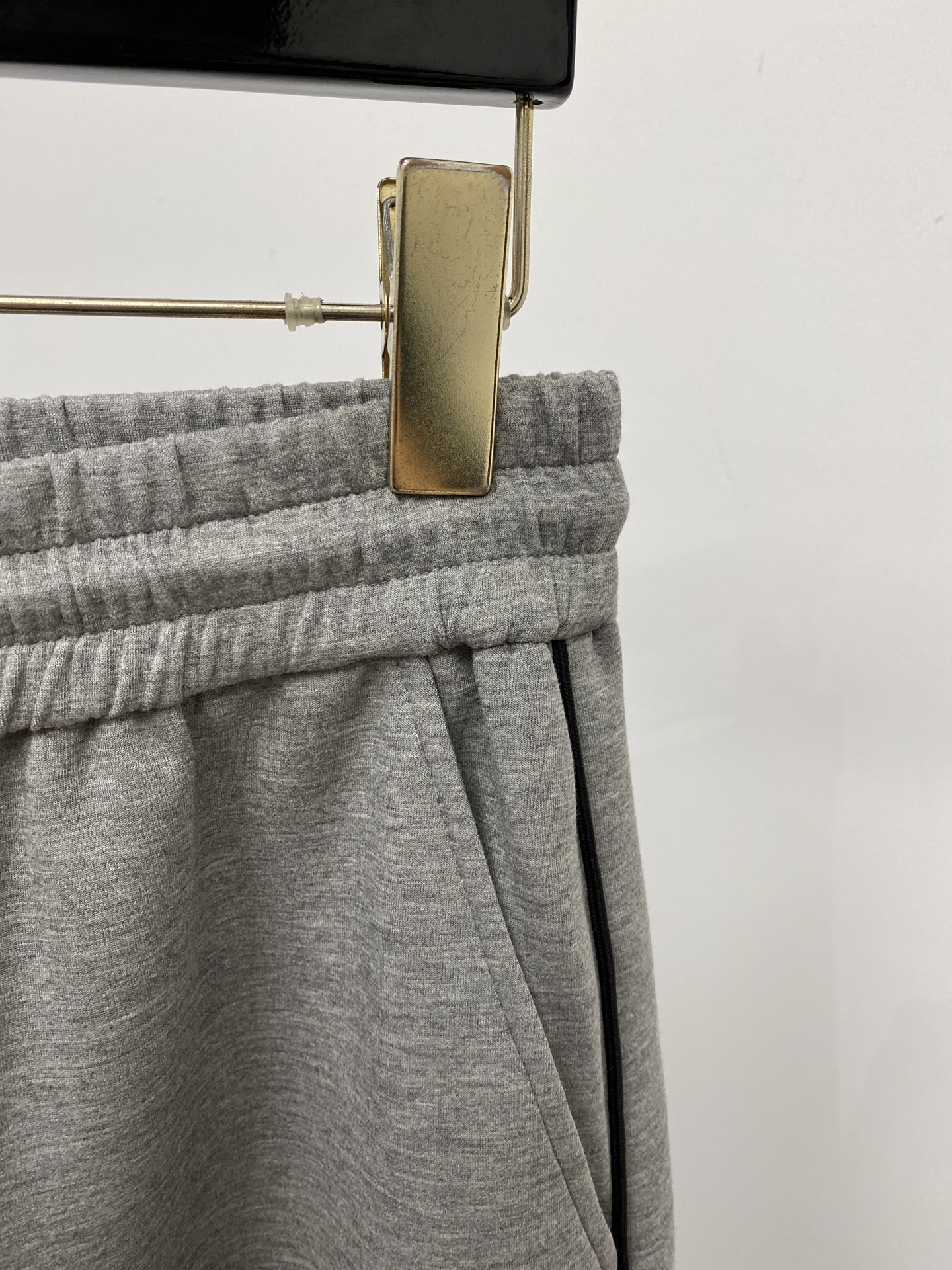 LV、2026爆款休闲裤 高弹显瘦必爆简约百搭爆款，做工精细，每一针都看得到用心，超多明星网红最爱 拉长