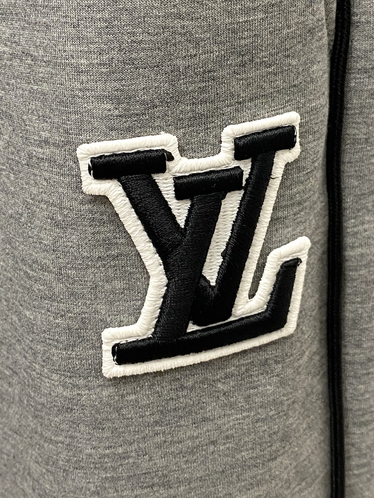 LV、2026爆款休闲裤 高弹显瘦必爆简约百搭爆款，做工精细，每一针都看得到用心，超多明星网红最爱 拉长