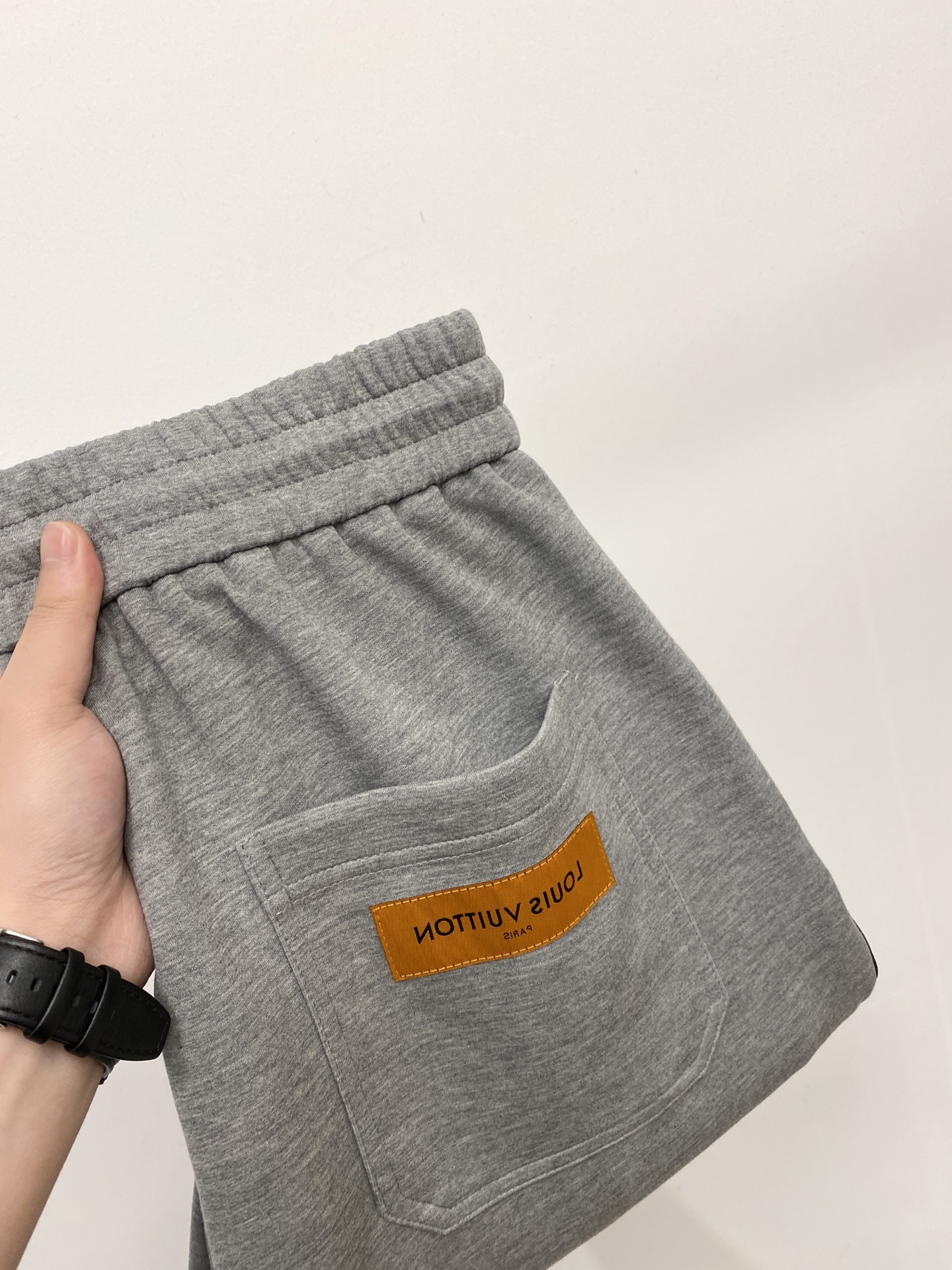 LV、2026爆款休闲裤 高弹显瘦必爆简约百搭爆款，做工精细，每一针都看得到用心，超多明星网红最爱 拉长