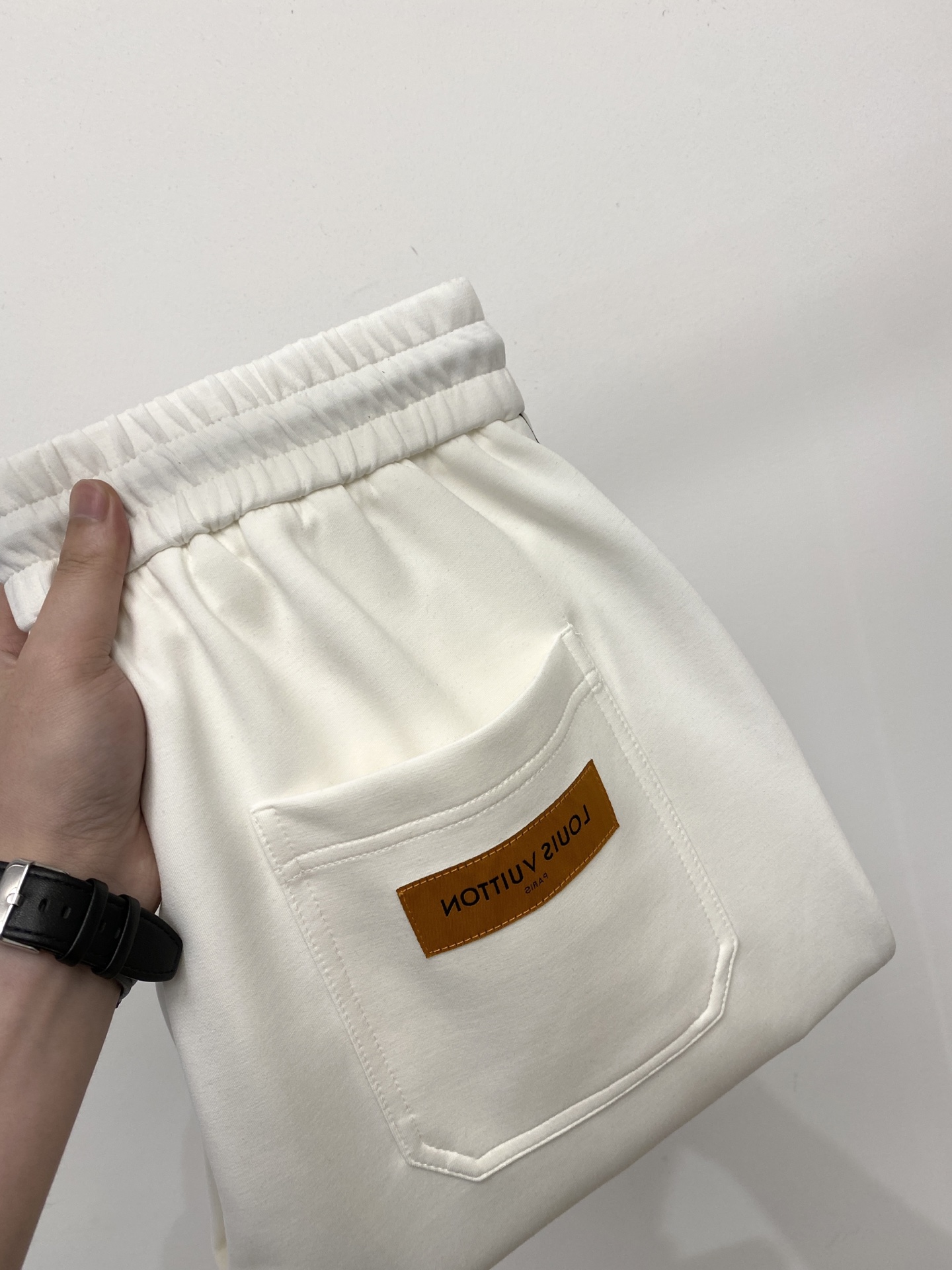 LV、2026爆款休闲裤 高弹显瘦必爆简约百搭爆款，做工精细，每一针都看得到用心，超多明星网红最爱 拉长