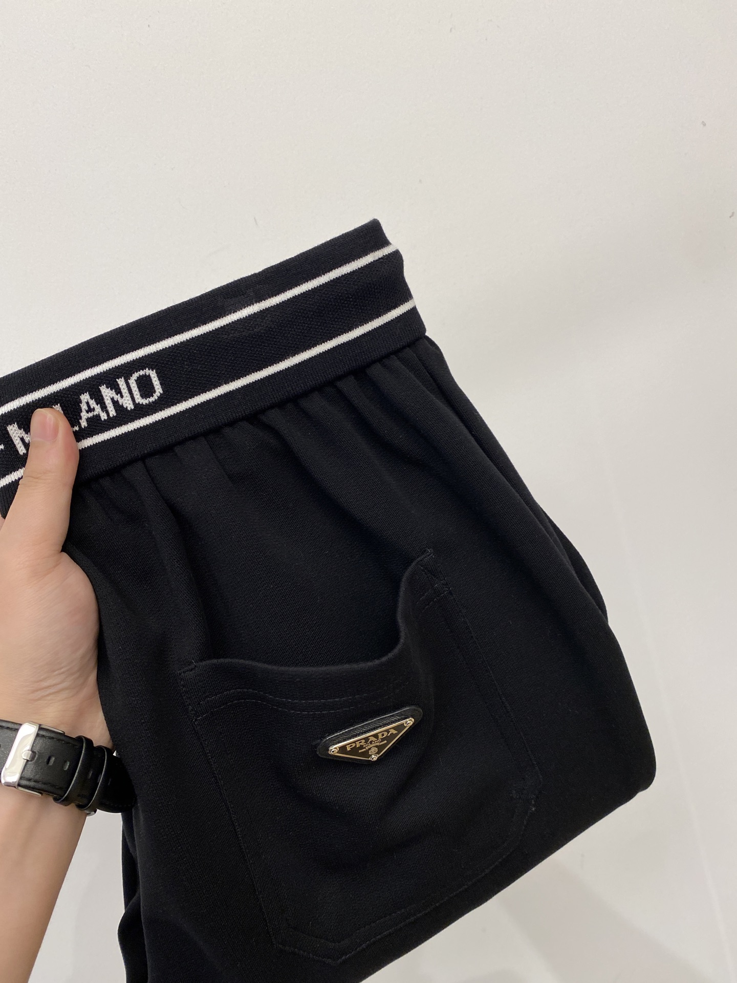 普拉达、2026爆款休闲裤 高弹显瘦必爆简约百搭爆款，做工精细，每一针都看得到用心，超多明星网红最爱 拉