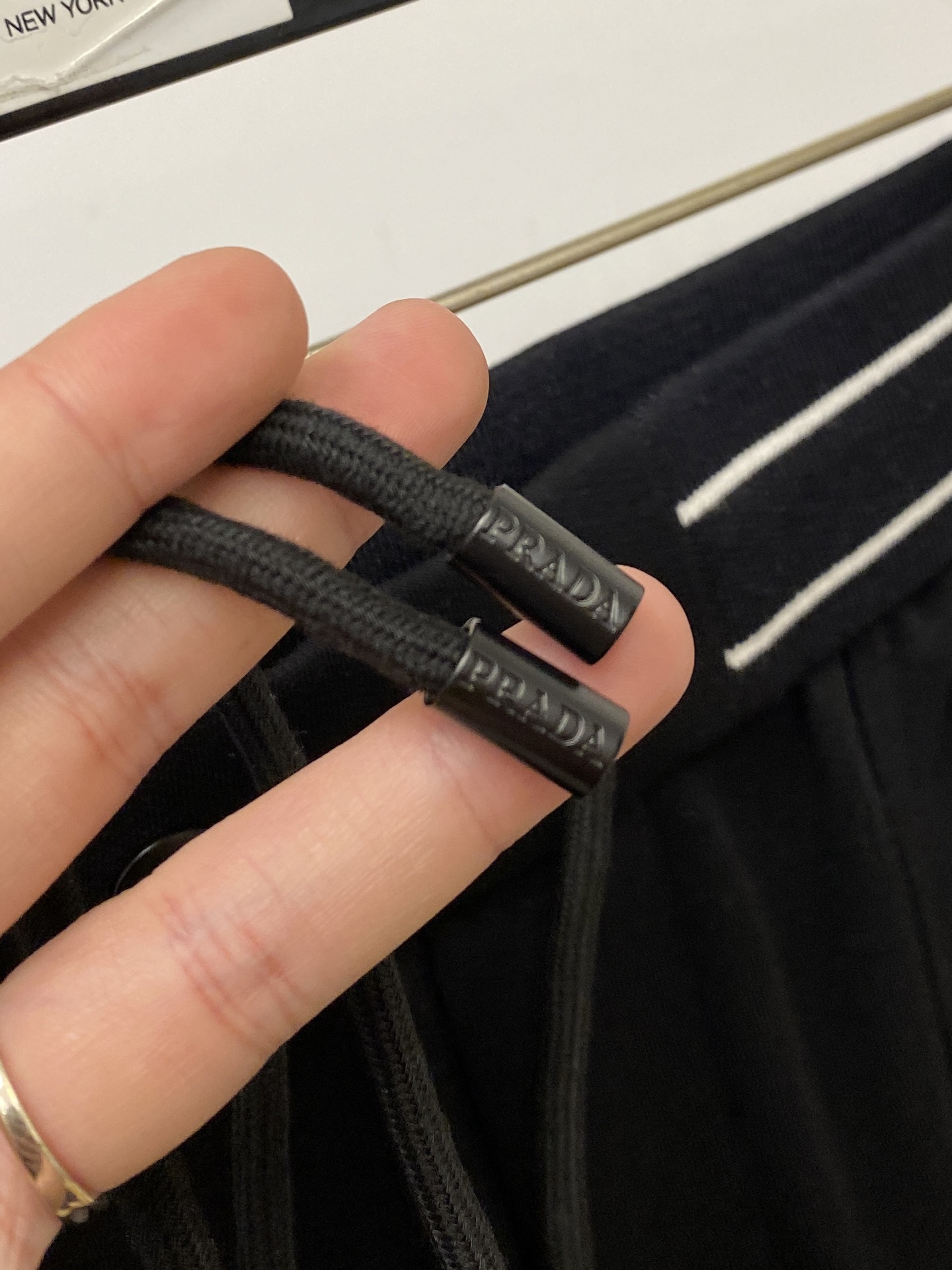 普拉达、2026爆款休闲裤 高弹显瘦必爆简约百搭爆款，做工精细，每一针都看得到用心，超多明星网红最爱 拉