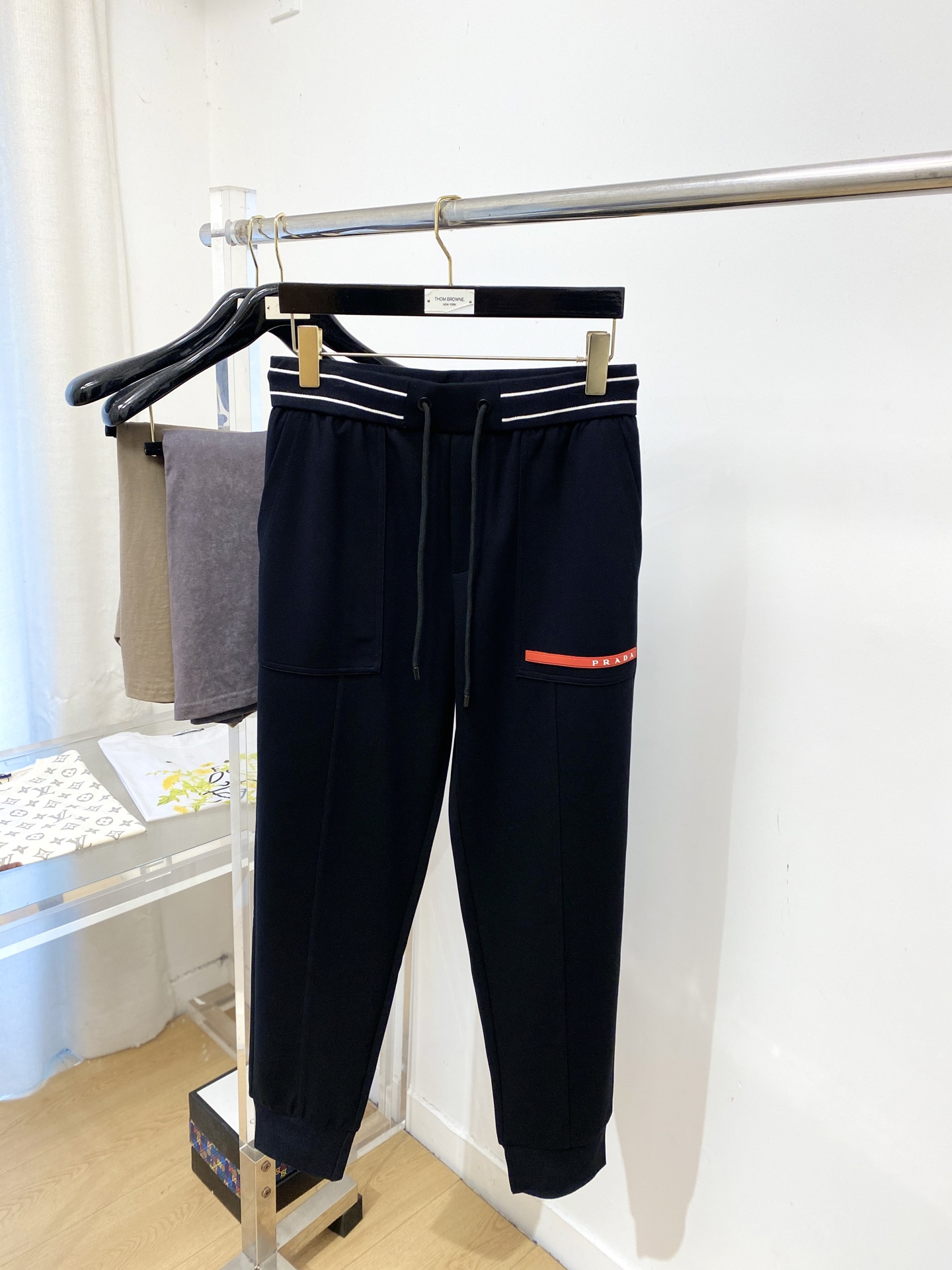 普拉达、2026爆款休闲裤 高弹显瘦必爆简约百搭爆款，做工精细，每一针都看得到用心，超多明星网红最爱 拉