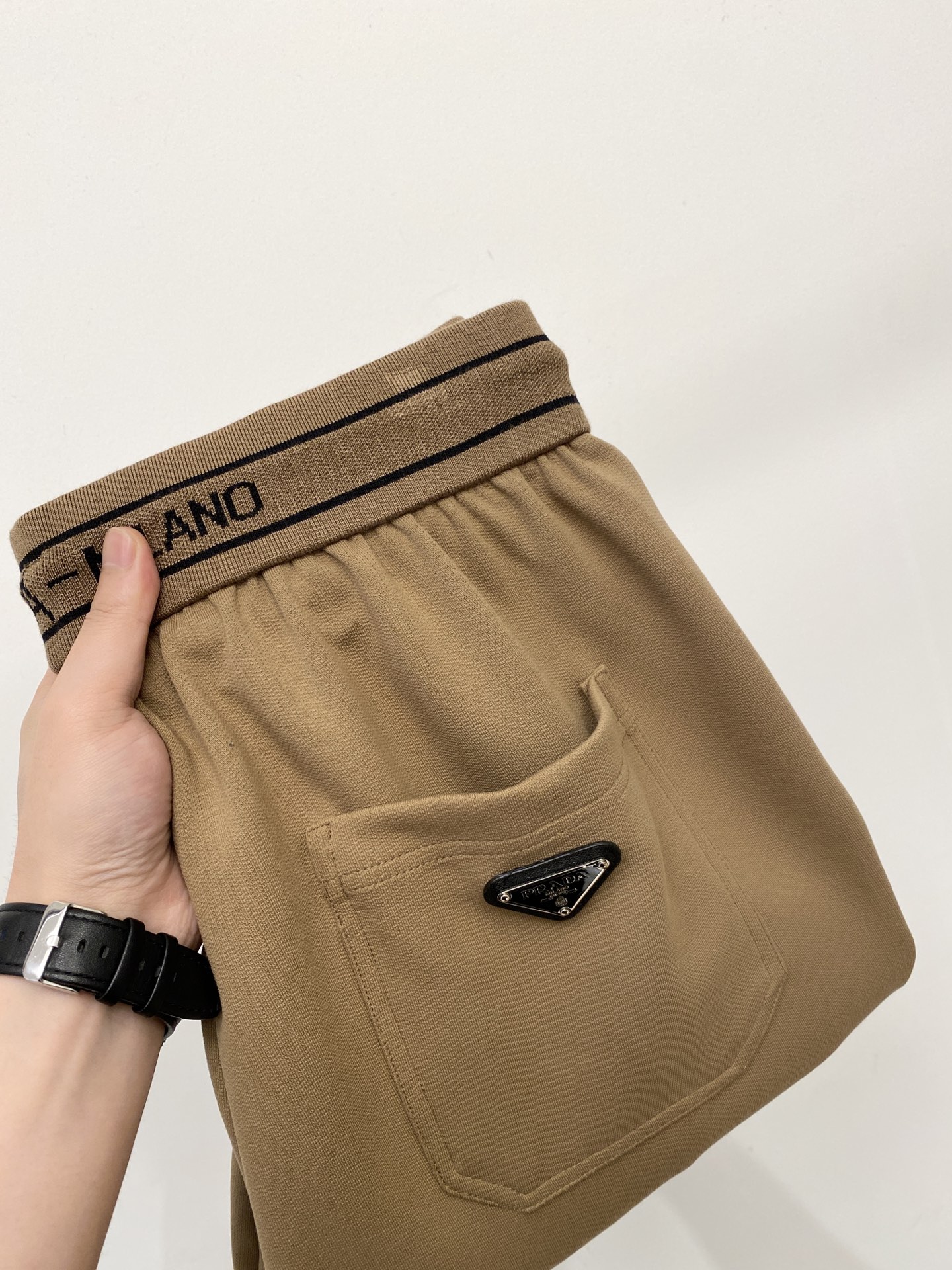 普拉达、2026爆款休闲裤 高弹显瘦必爆简约百搭爆款，做工精细，每一针都看得到用心，超多明星网红最爱 拉