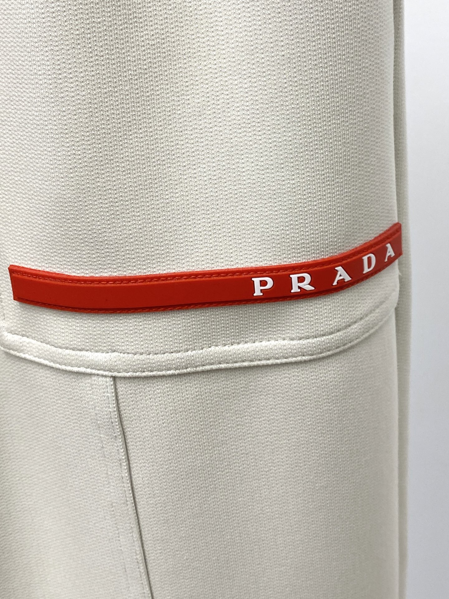 普拉达、2026爆款休闲裤 高弹显瘦必爆简约百搭爆款，做工精细，每一针都看得到用心，超多明星网红最爱 拉