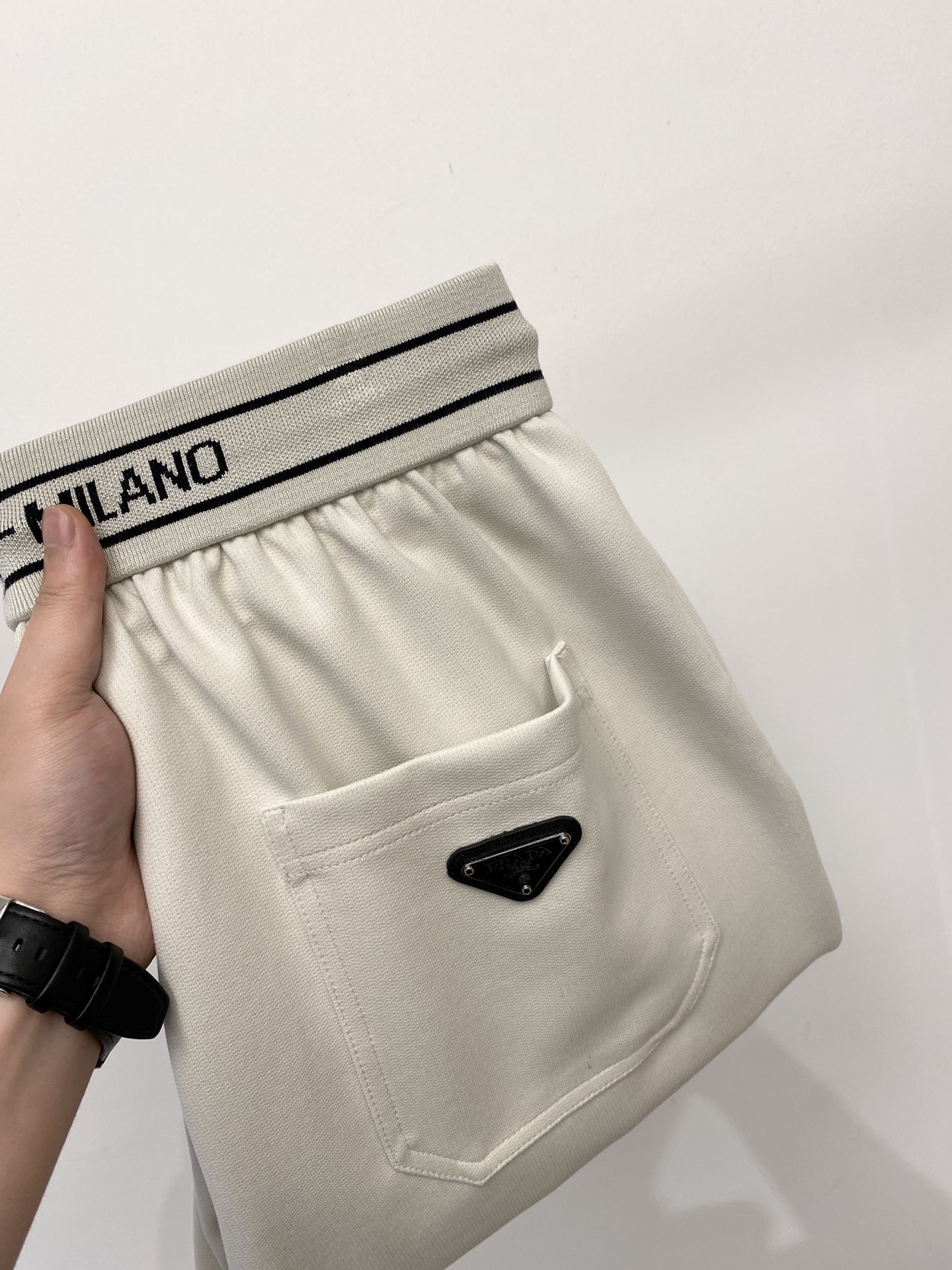 普拉达、2026爆款休闲裤 高弹显瘦必爆简约百搭爆款，做工精细，每一针都看得到用心，超多明星网红最爱 拉