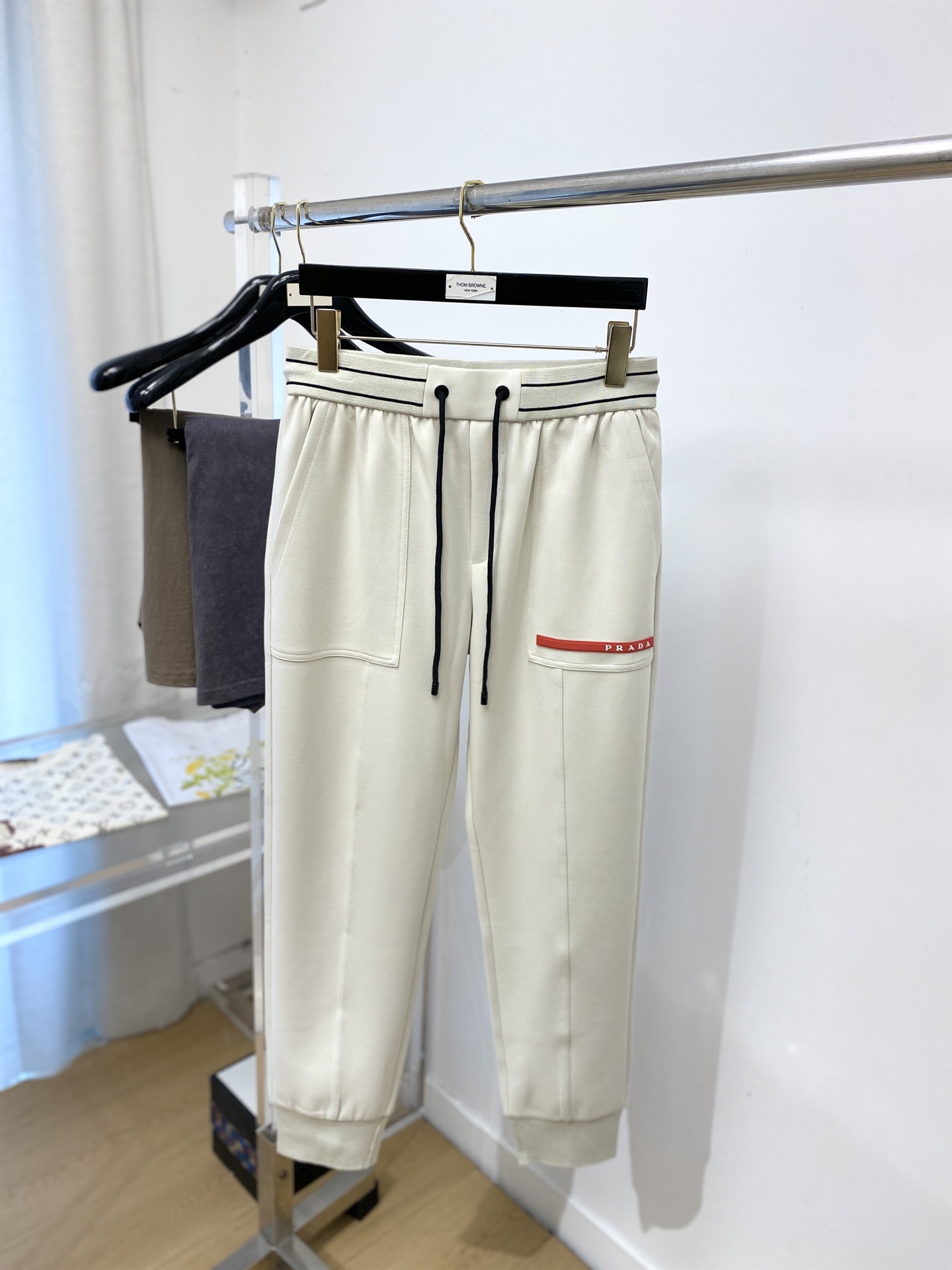 普拉达、2026爆款休闲裤 高弹显瘦必爆简约百搭爆款，做工精细，每一针都看得到用心，超多明星网红最爱 拉