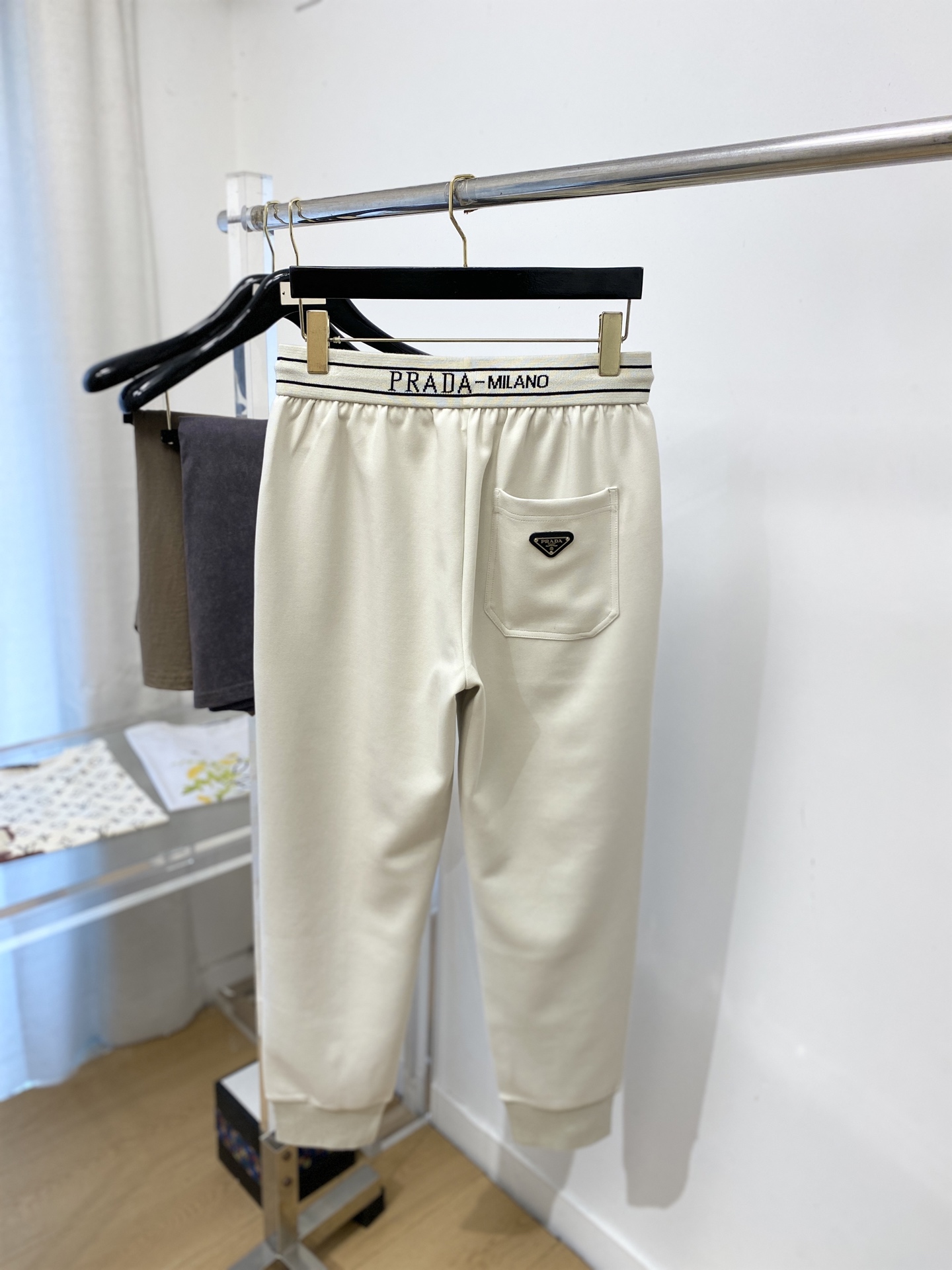 普拉达、2026爆款休闲裤 高弹显瘦必爆简约百搭爆款，做工精细，每一针都看得到用心，超多明星网红最爱 拉