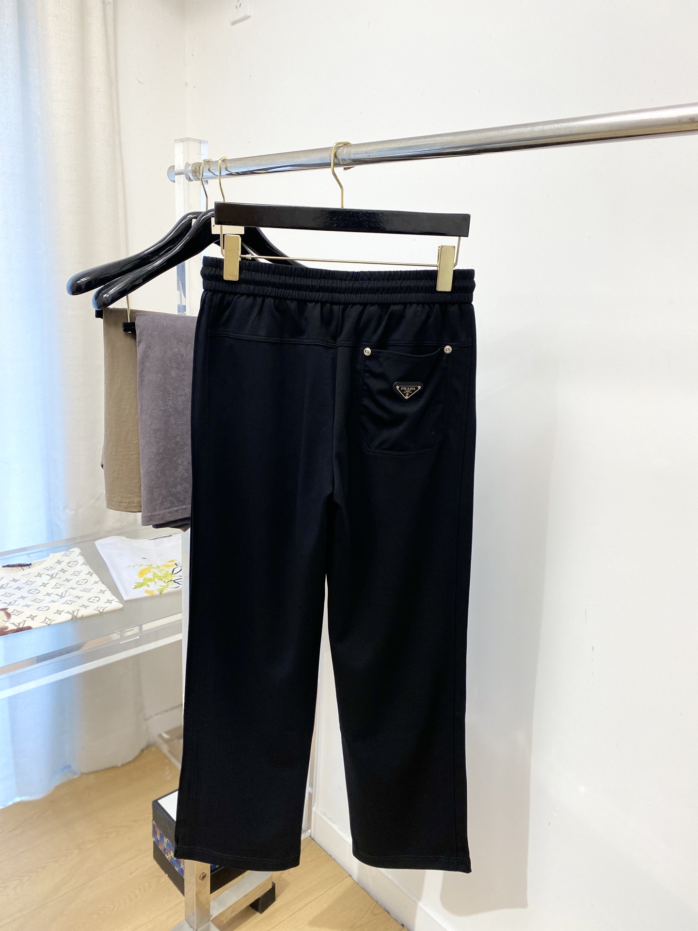 普拉达、2026爆款休闲裤 高弹显瘦必爆简约百搭爆款，做工精细，每一针都看得到用心，超多明星网红最爱 拉