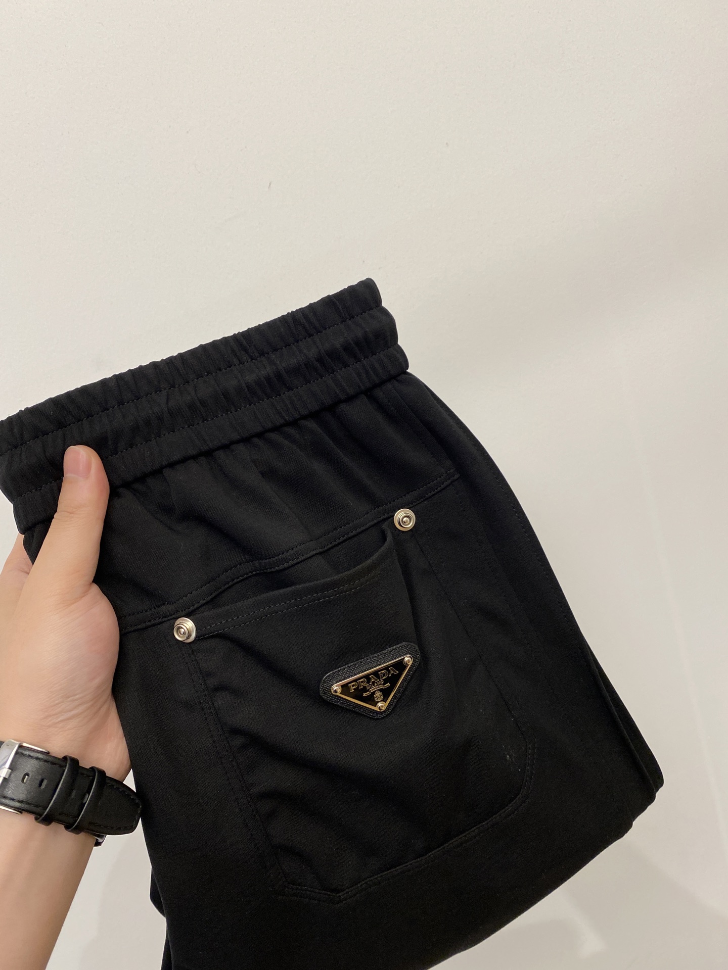 普拉达、2026爆款休闲裤 高弹显瘦必爆简约百搭爆款，做工精细，每一针都看得到用心，超多明星网红最爱 拉