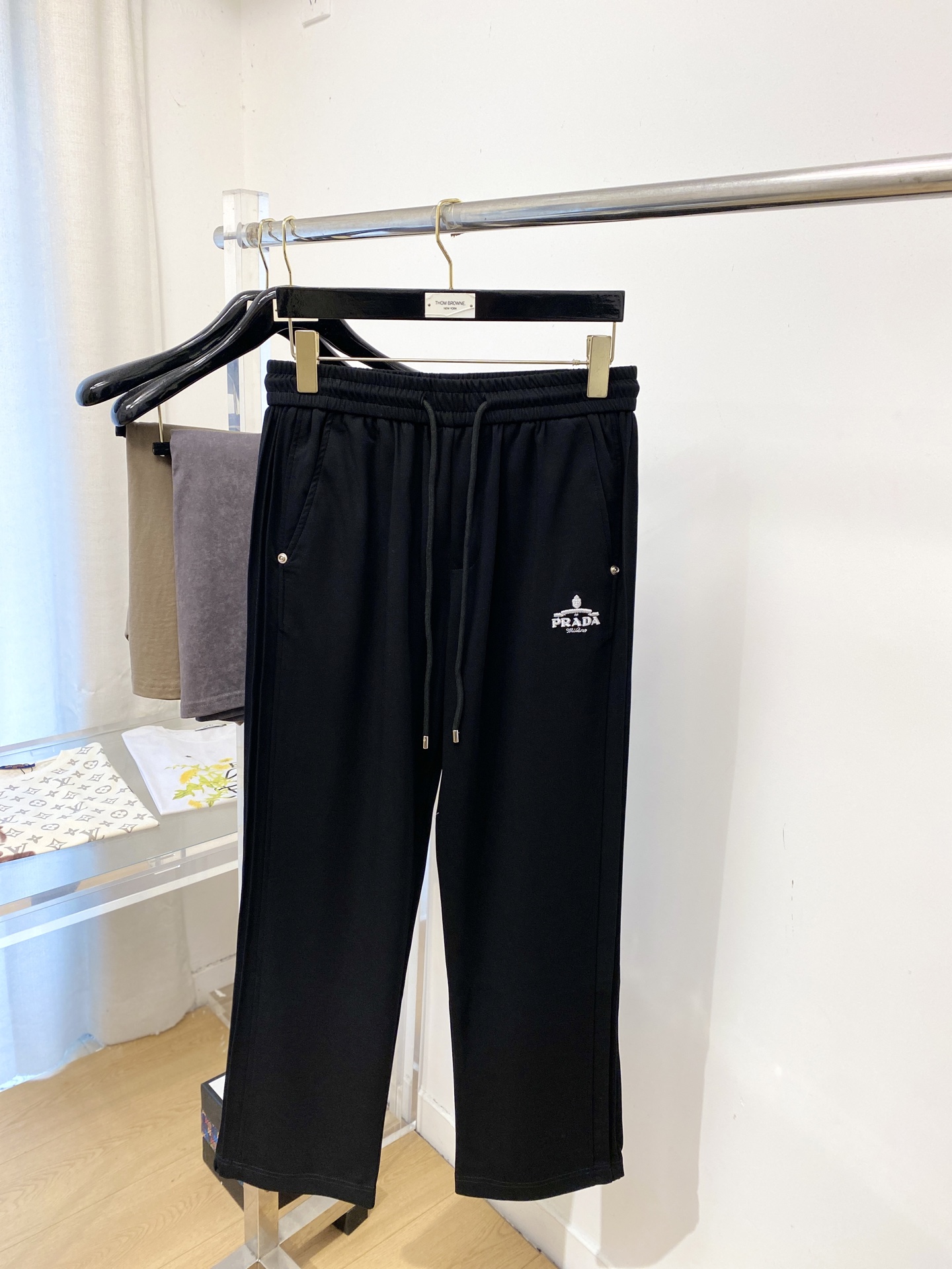 普拉达、2026爆款休闲裤 高弹显瘦必爆简约百搭爆款，做工精细，每一针都看得到用心，超多明星网红最爱 拉