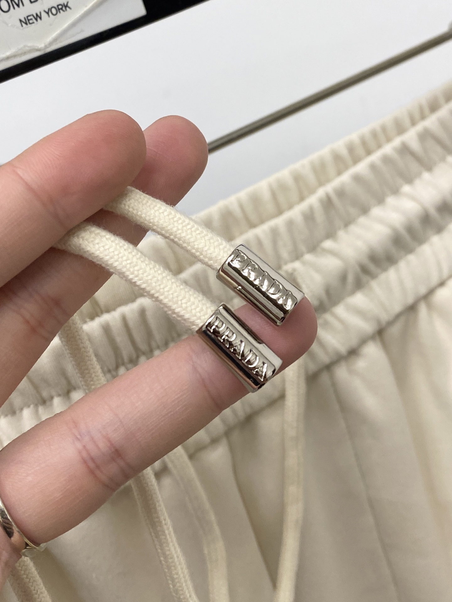 普拉达、2026爆款休闲裤 高弹显瘦必爆简约百搭爆款，做工精细，每一针都看得到用心，超多明星网红最爱 拉