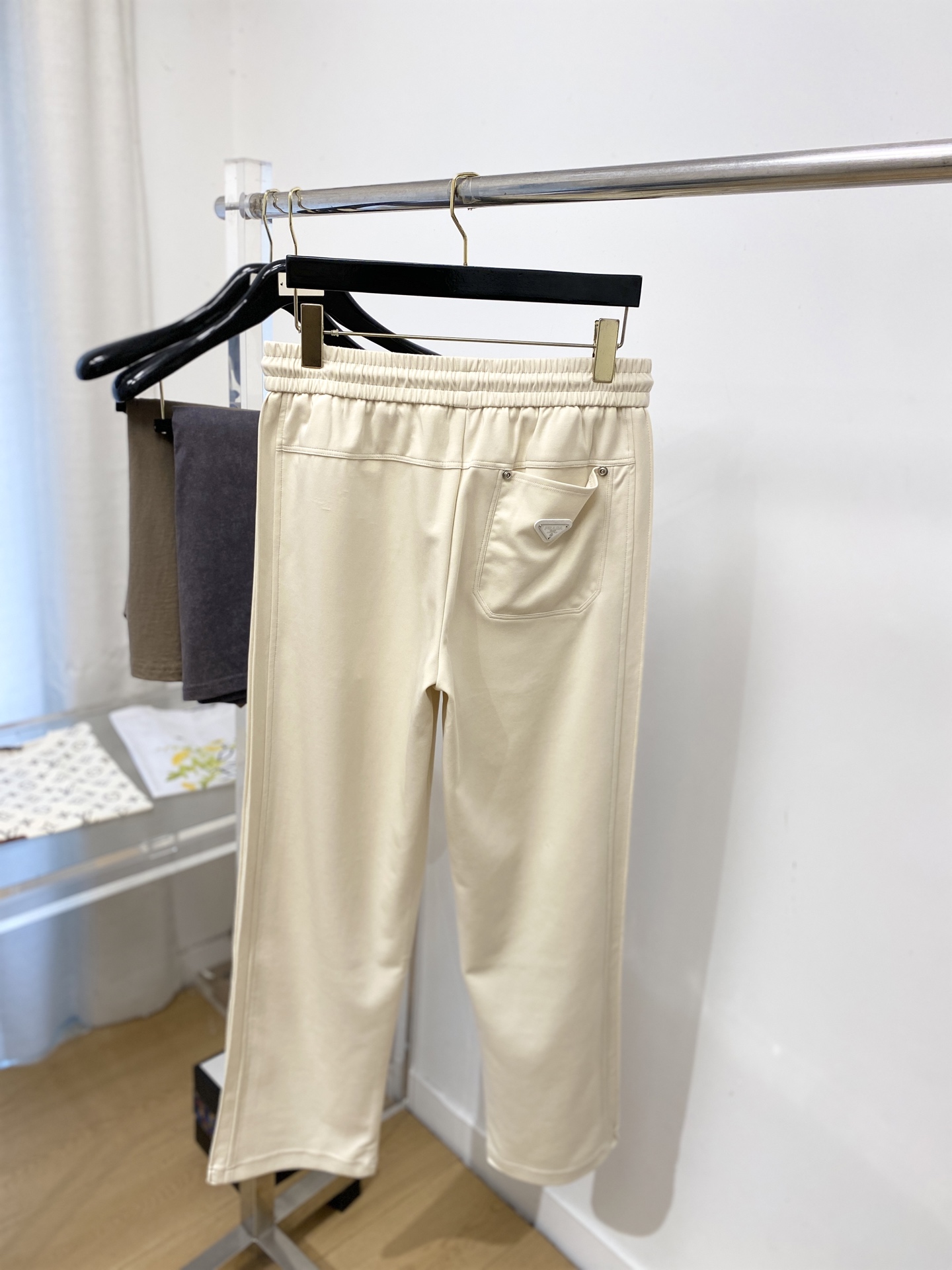 普拉达、2026爆款休闲裤 高弹显瘦必爆简约百搭爆款，做工精细，每一针都看得到用心，超多明星网红最爱 拉