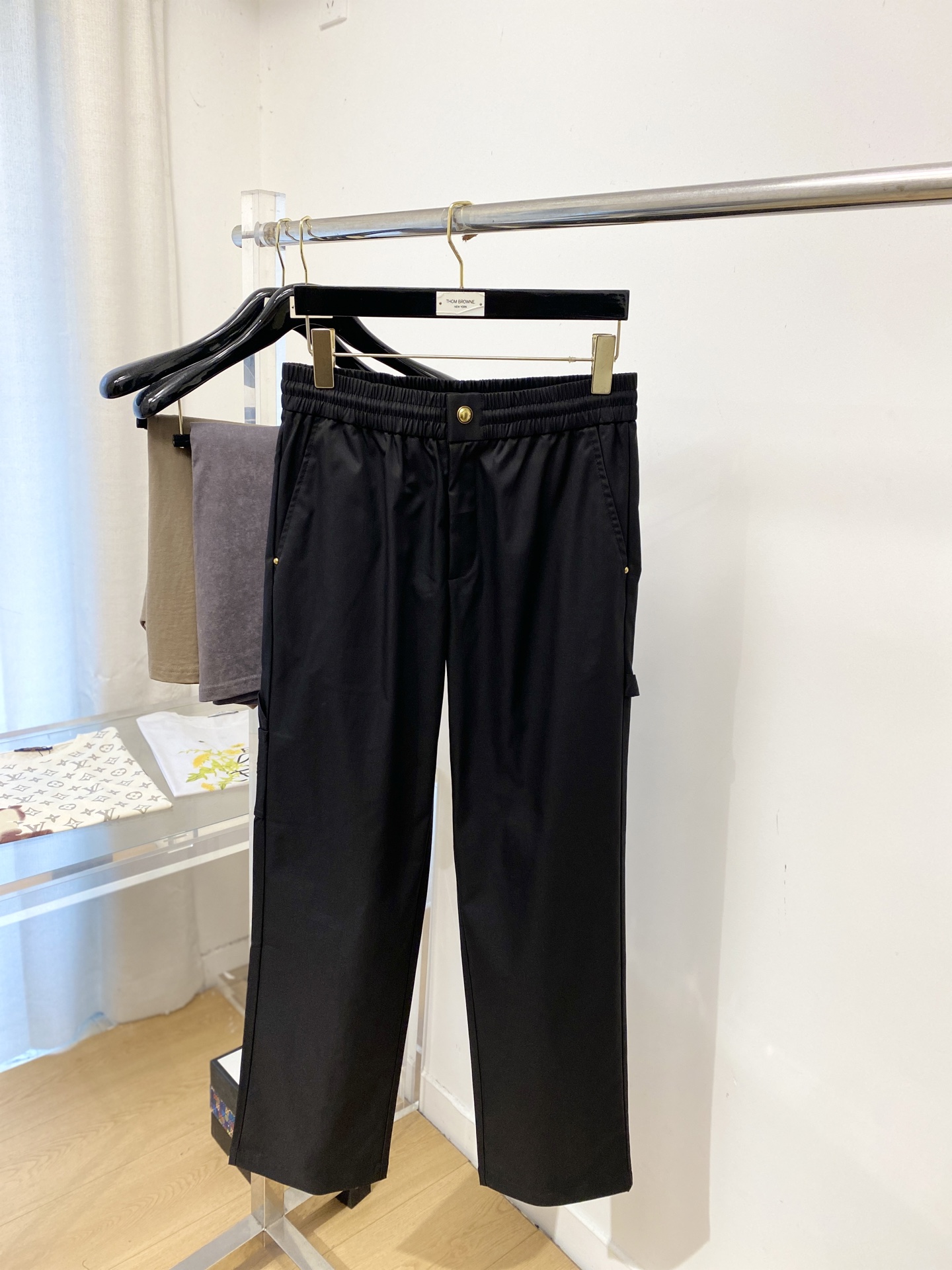 LV、2026爆款休闲裤 高弹显瘦必爆简约百搭爆款，做工精细，每一针都看得到用心，超多明星网红最爱 拉长