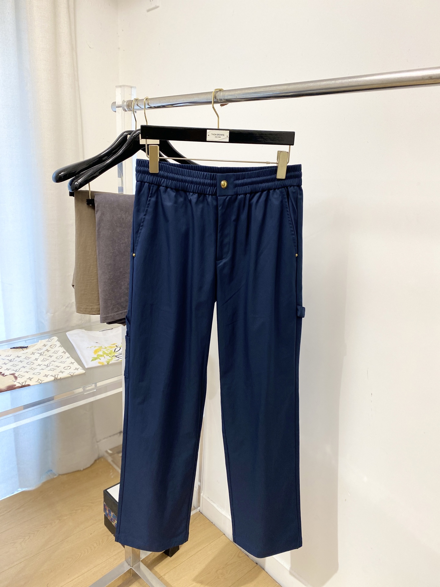 LV、2026爆款休闲裤 高弹显瘦必爆简约百搭爆款，做工精细，每一针都看得到用心，超多明星网红最爱 拉长