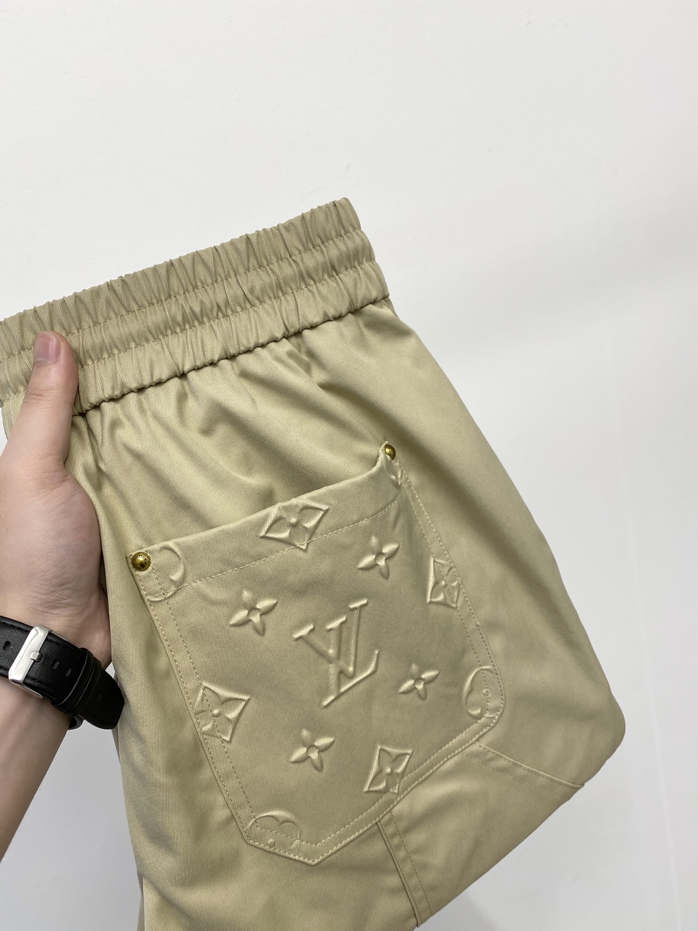 LV、2026爆款休闲裤 高弹显瘦必爆简约百搭爆款，做工精细，每一针都看得到用心，超多明星网红最爱 拉长