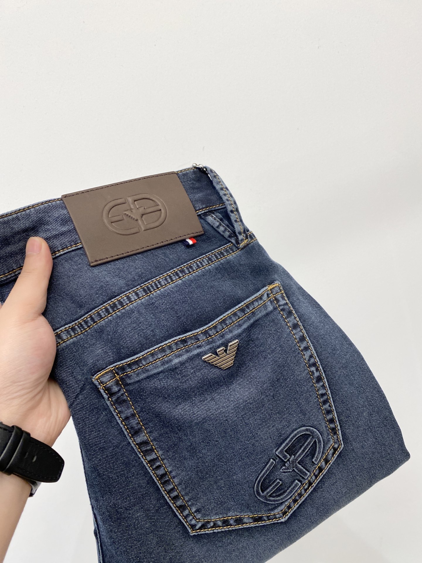 阿玛尼、2026最新品，专柜同步有售，原单狠货，水洗休闲牛仔裤，进口原版水洗弹力面料，舒适有弹性，原版五