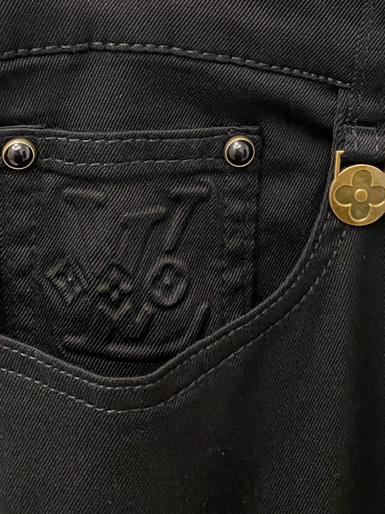 LV、2026最新品，专柜同步有售，原单狠货，水洗休闲牛仔裤，进口原版水洗弹力面料，舒适有弹性，原版五金