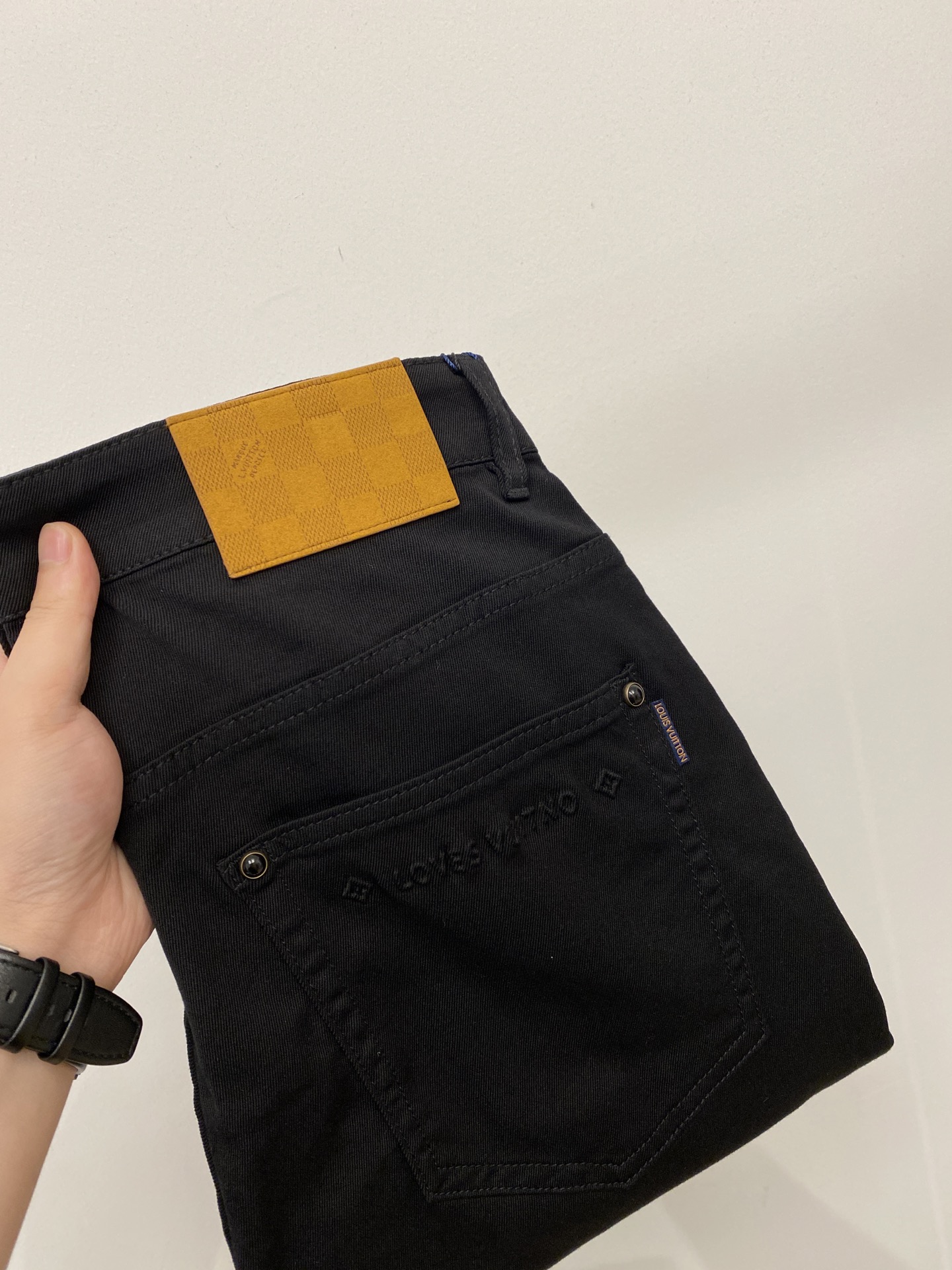 LV、2026最新品，专柜同步有售，原单狠货，水洗休闲牛仔裤，进口原版水洗弹力面料，舒适有弹性，原版五金