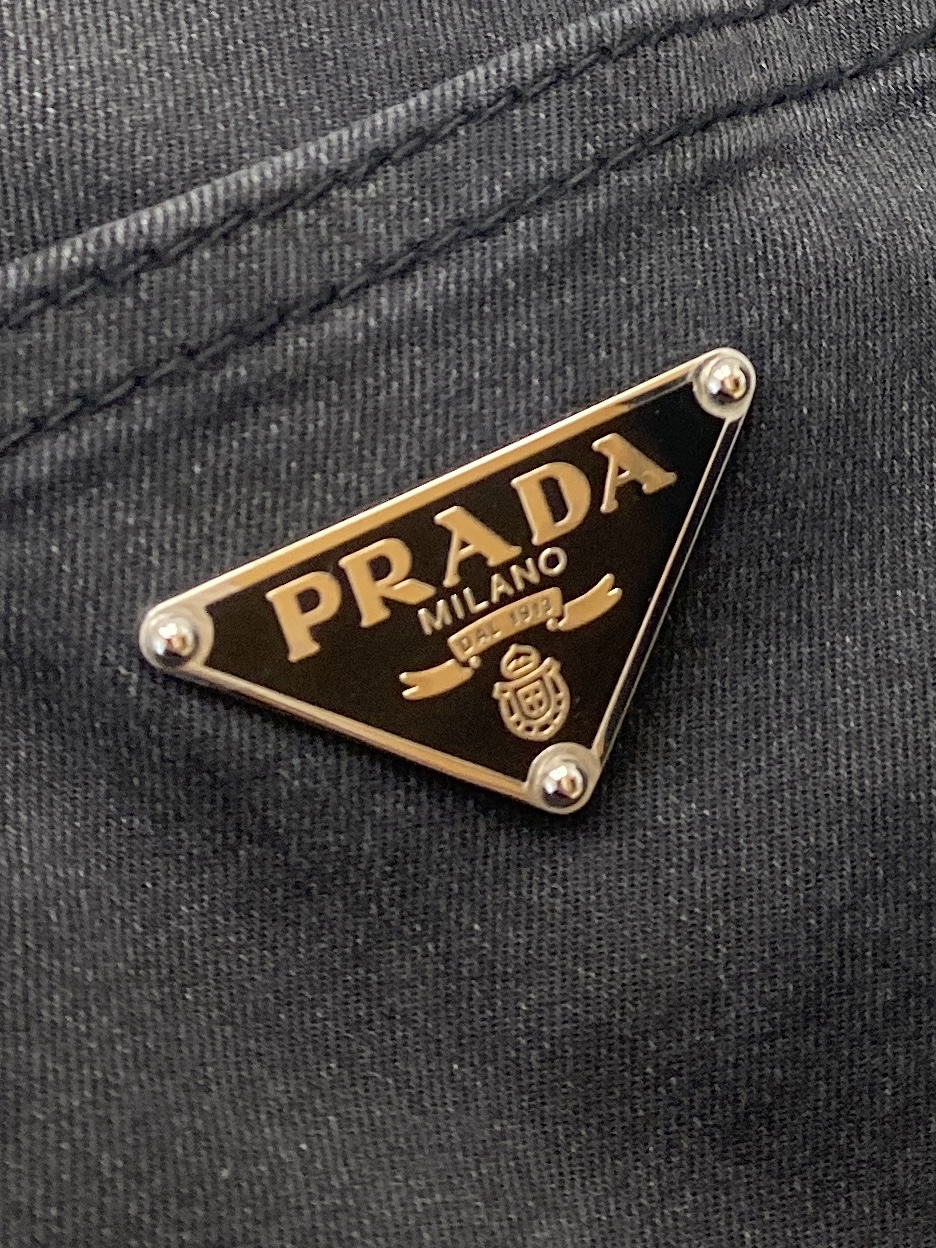 普拉达、2026最新品，专柜同步有售，原单狠货，水洗休闲牛仔裤，进口原版水洗弹力面料，舒适有弹性，原版五