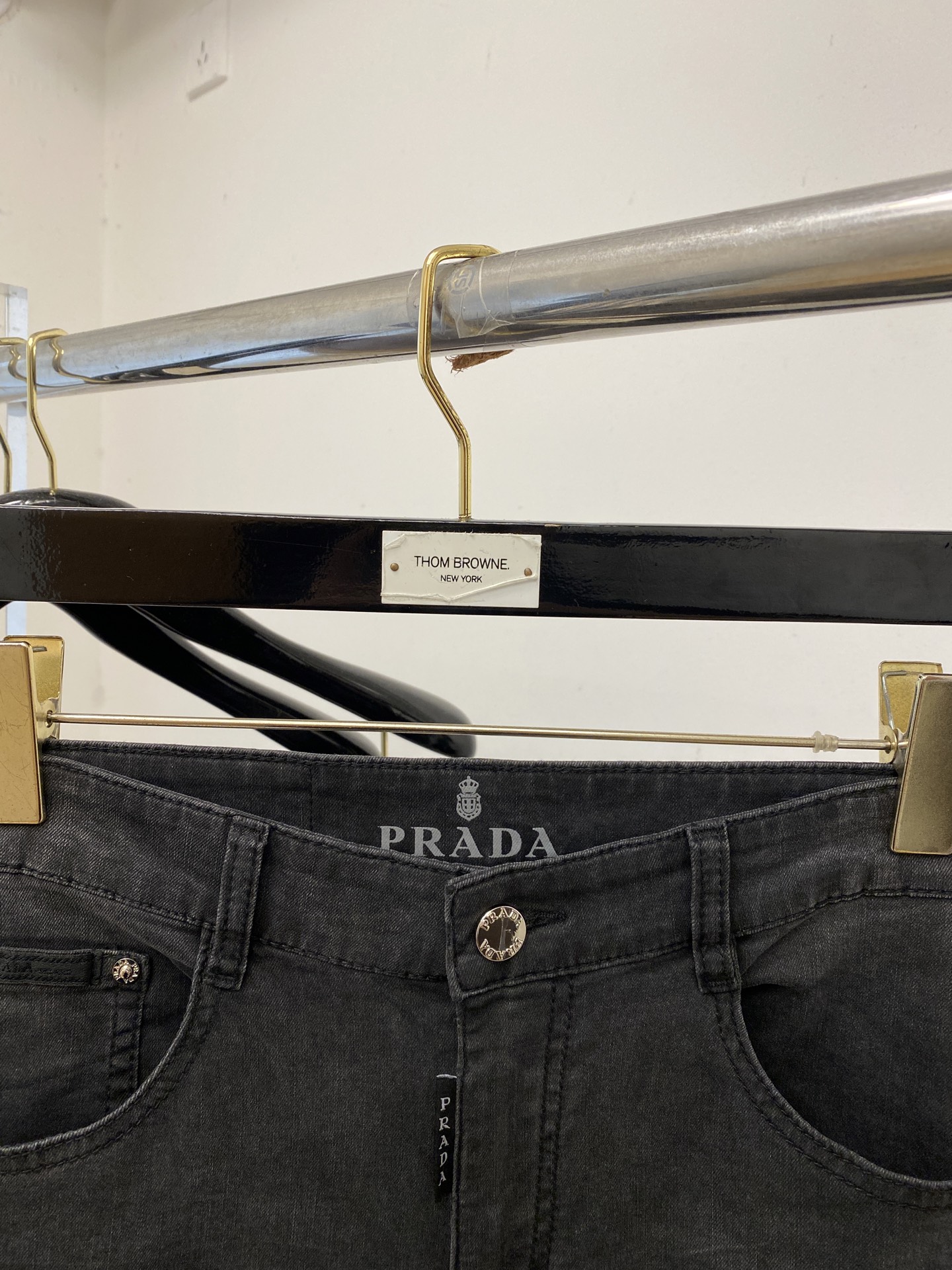 普拉达、2026最新品，专柜同步有售，原单狠货，水洗休闲牛仔裤，进口原版水洗弹力面料，舒适有弹性，原版五