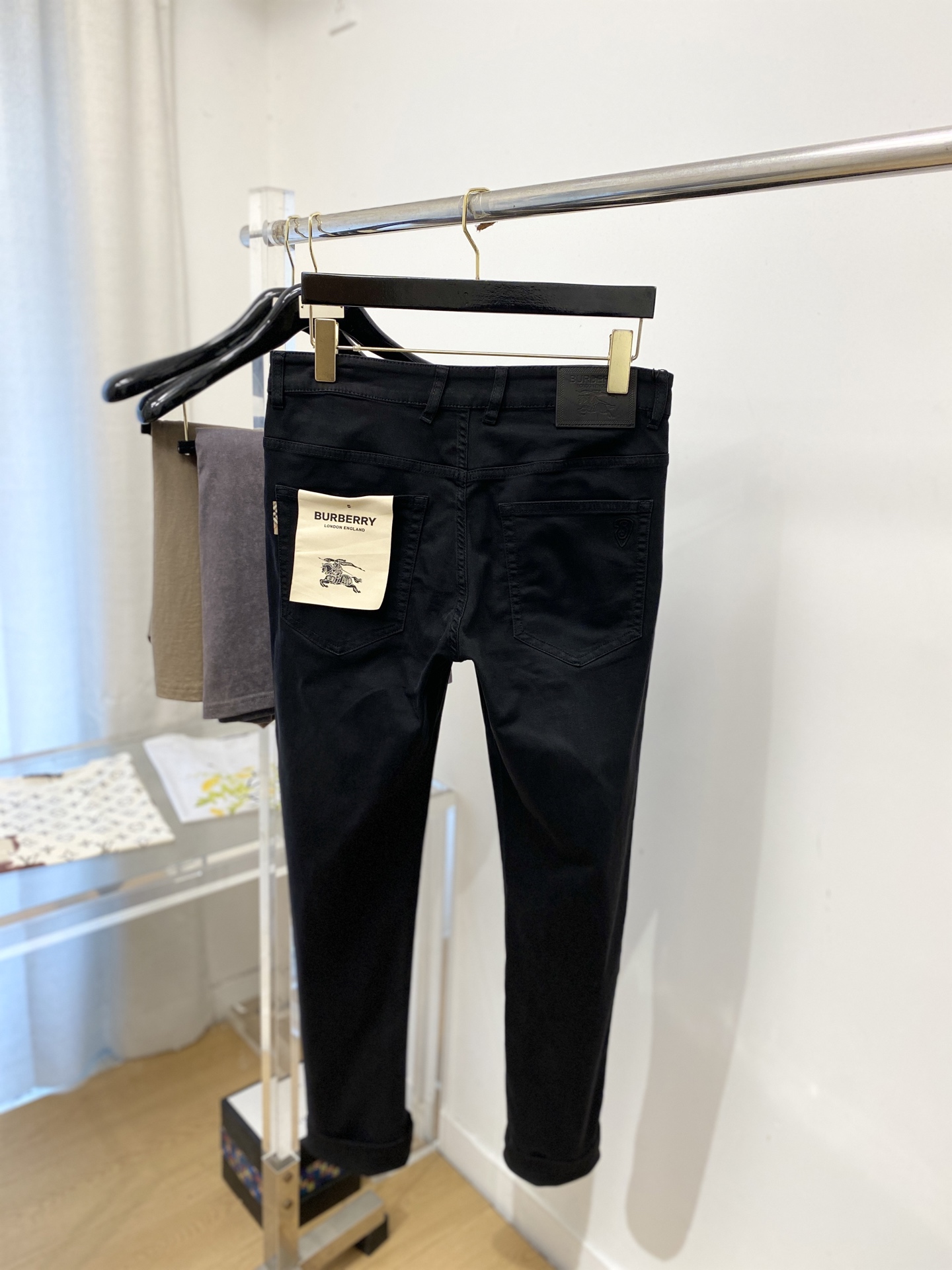 巴宝莉、2026最新品，专柜同步有售，原单狠货，水洗休闲牛仔裤，进口原版水洗弹力面料，舒适有弹性，原版五