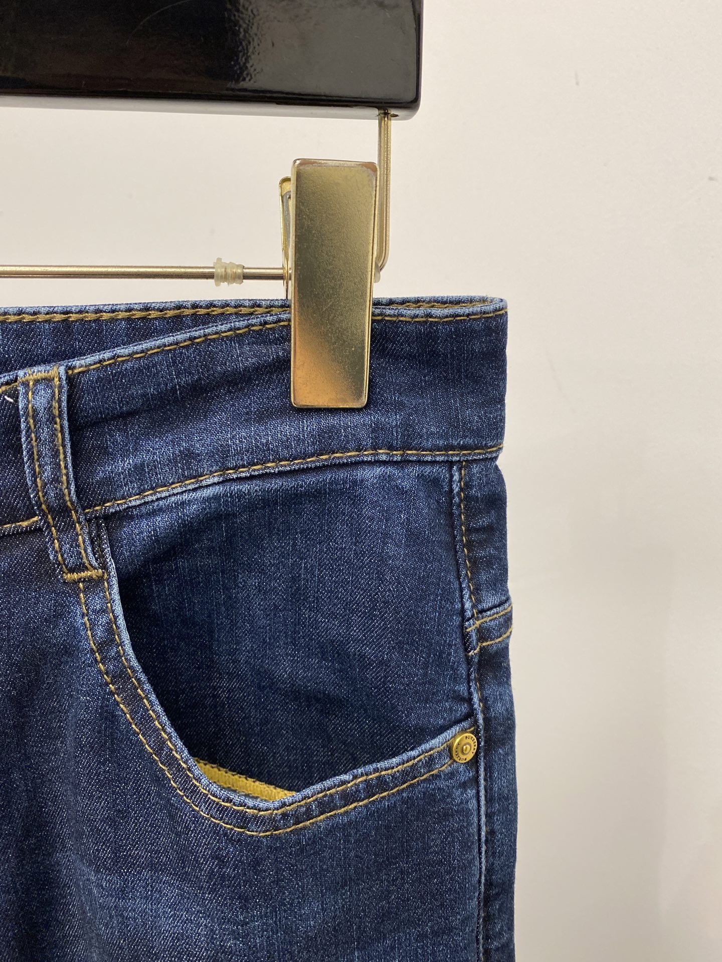 巴宝莉、2026最新品，专柜同步有售，原单狠货，水洗休闲牛仔裤，进口原版水洗弹力面料，舒适有弹性，原版五