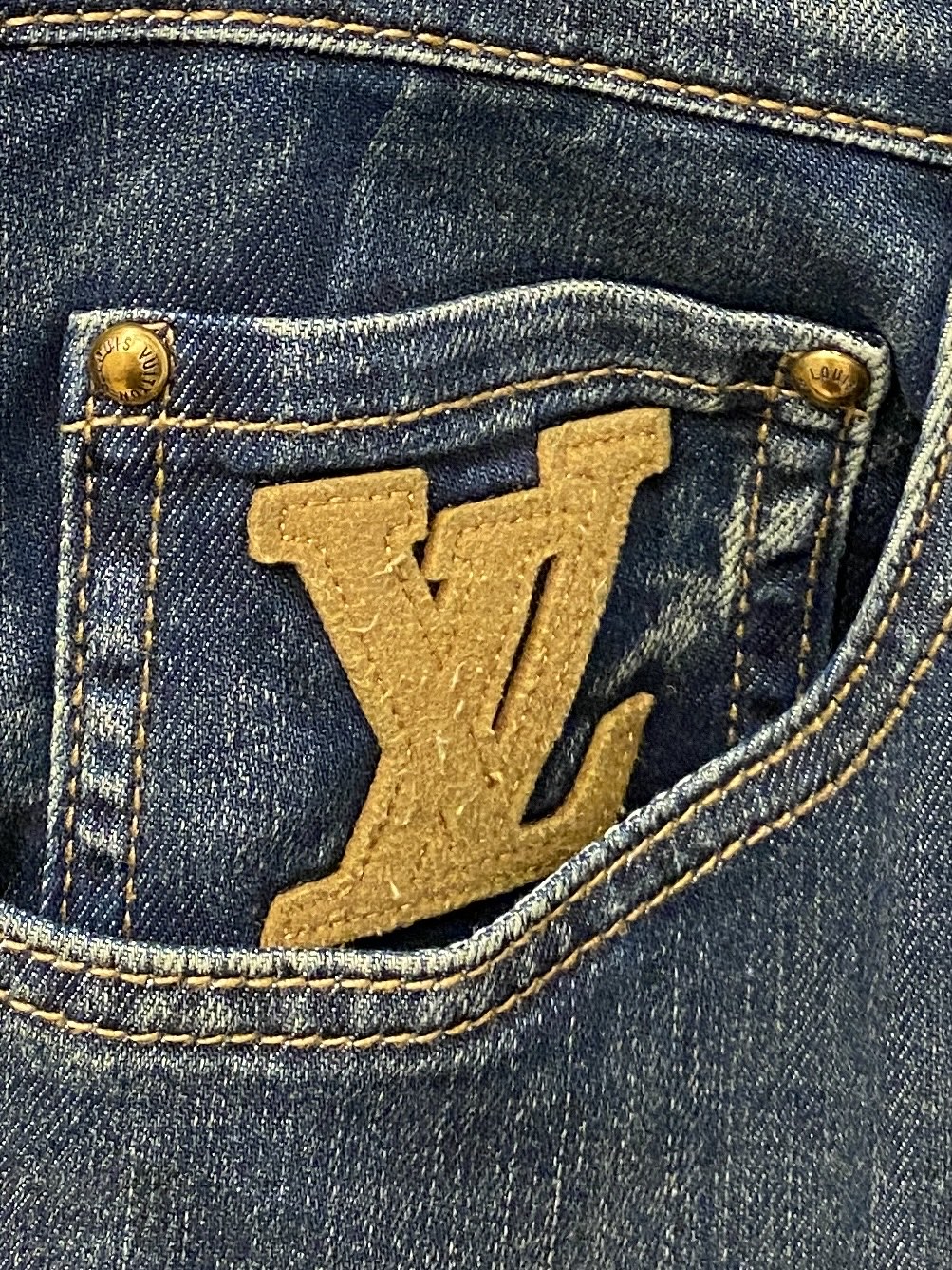 LV、2026最新品，专柜同步有售，原单狠货，水洗休闲牛仔裤，进口原版水洗弹力面料，舒适有弹性，原版五金