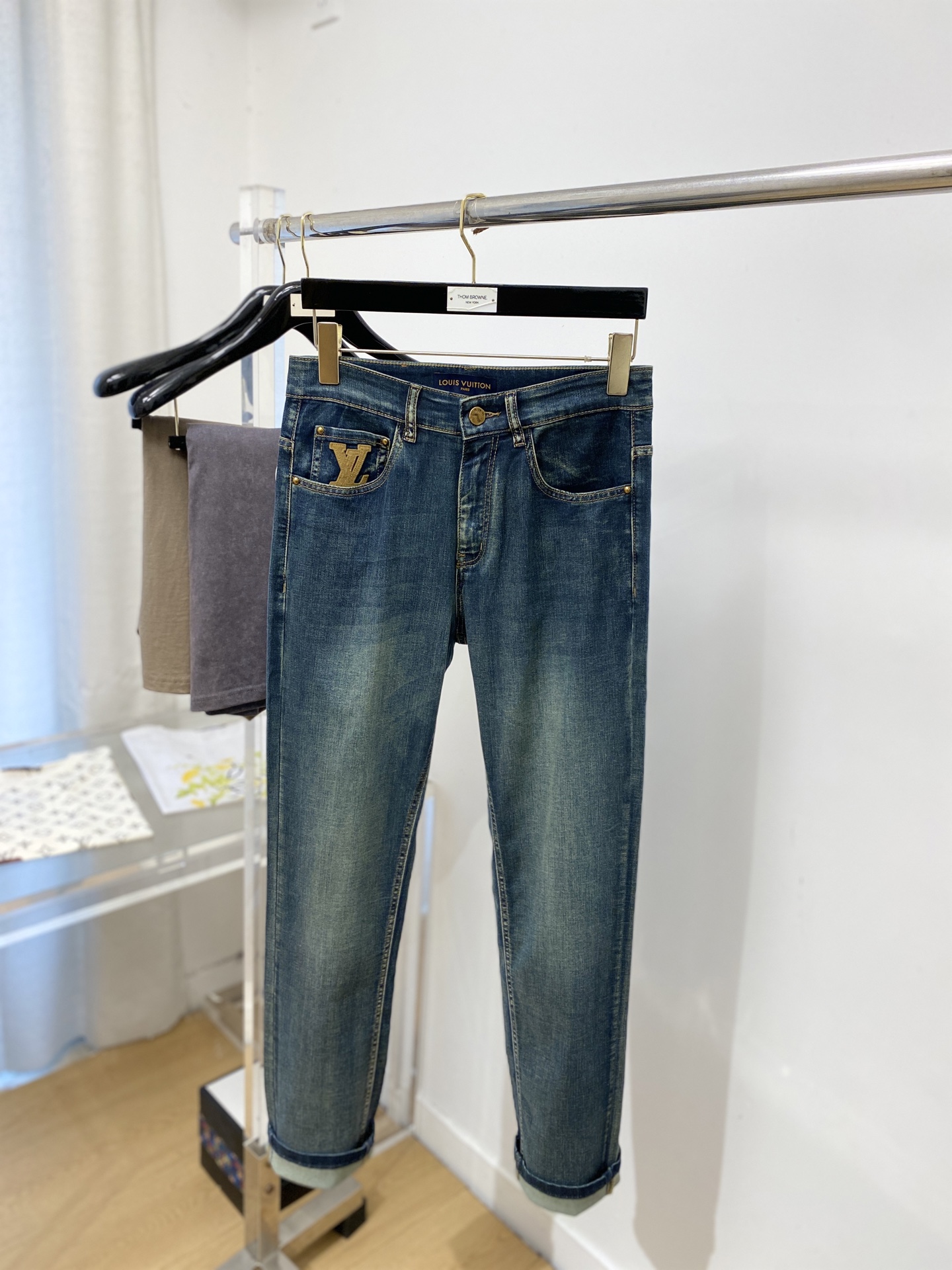 LV、2026最新品，专柜同步有售，原单狠货，水洗休闲牛仔裤，进口原版水洗弹力面料，舒适有弹性，原版五金