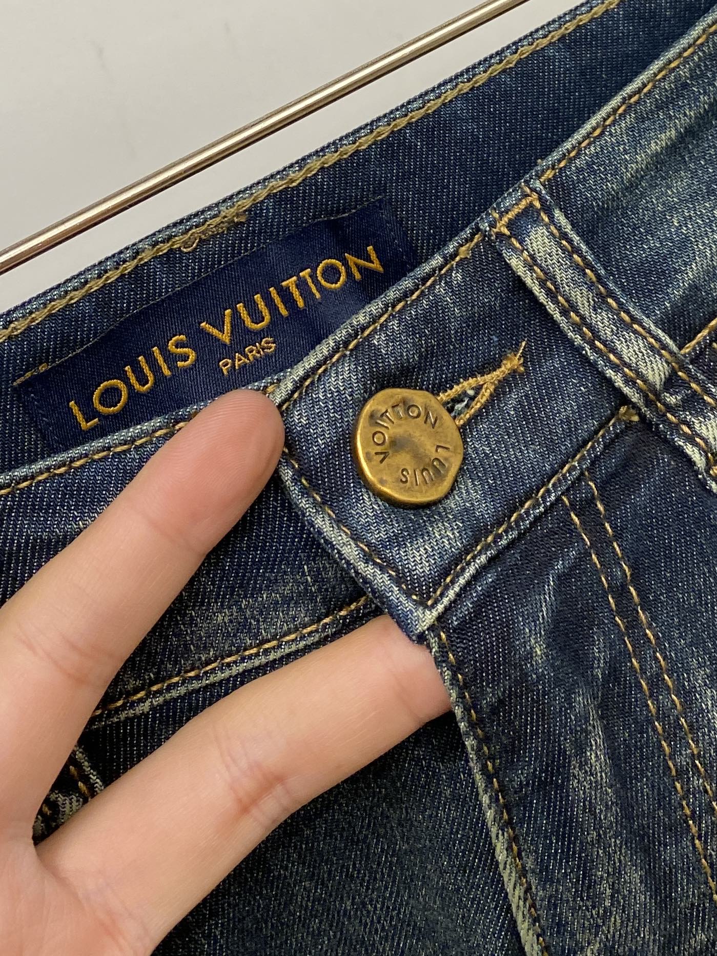 LV、2026最新品，专柜同步有售，原单狠货，水洗休闲牛仔裤，进口原版水洗弹力面料，舒适有弹性，原版五金