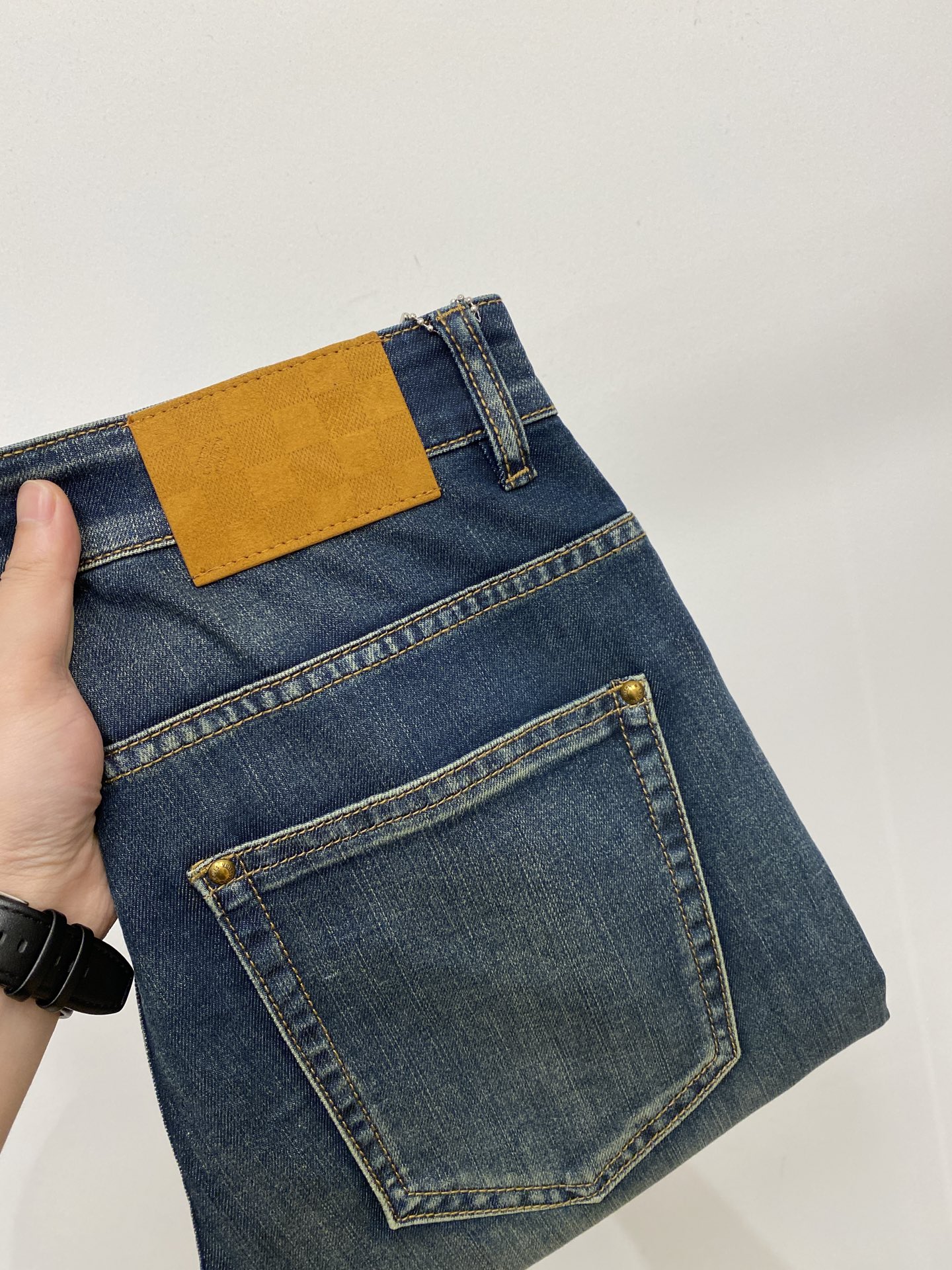 LV、2026最新品，专柜同步有售，原单狠货，水洗休闲牛仔裤，进口原版水洗弹力面料，舒适有弹性，原版五金
