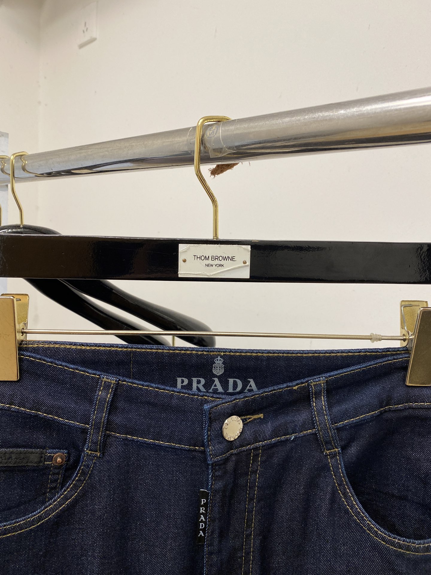 普拉达、2026最新品，专柜同步有售，原单狠货，水洗休闲牛仔裤，进口原版水洗弹力面料，舒适有弹性，原版五