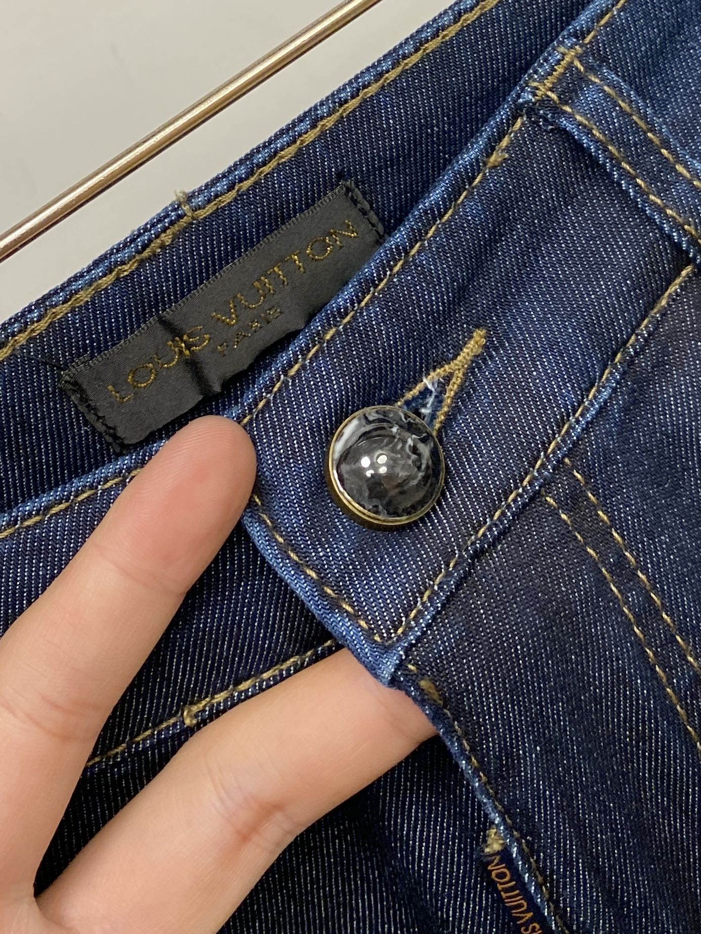 LV、2026最新品，专柜同步有售，原单狠货，水洗休闲牛仔裤，进口原版水洗弹力面料，舒适有弹性，原版五金
