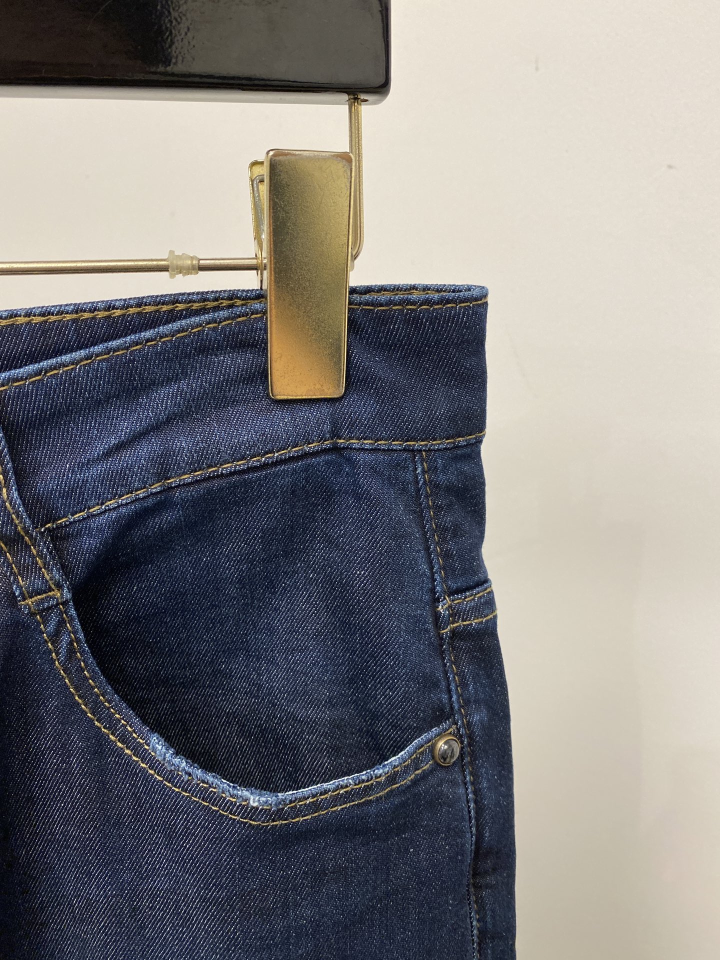 LV、2026最新品，专柜同步有售，原单狠货，水洗休闲牛仔裤，进口原版水洗弹力面料，舒适有弹性，原版五金