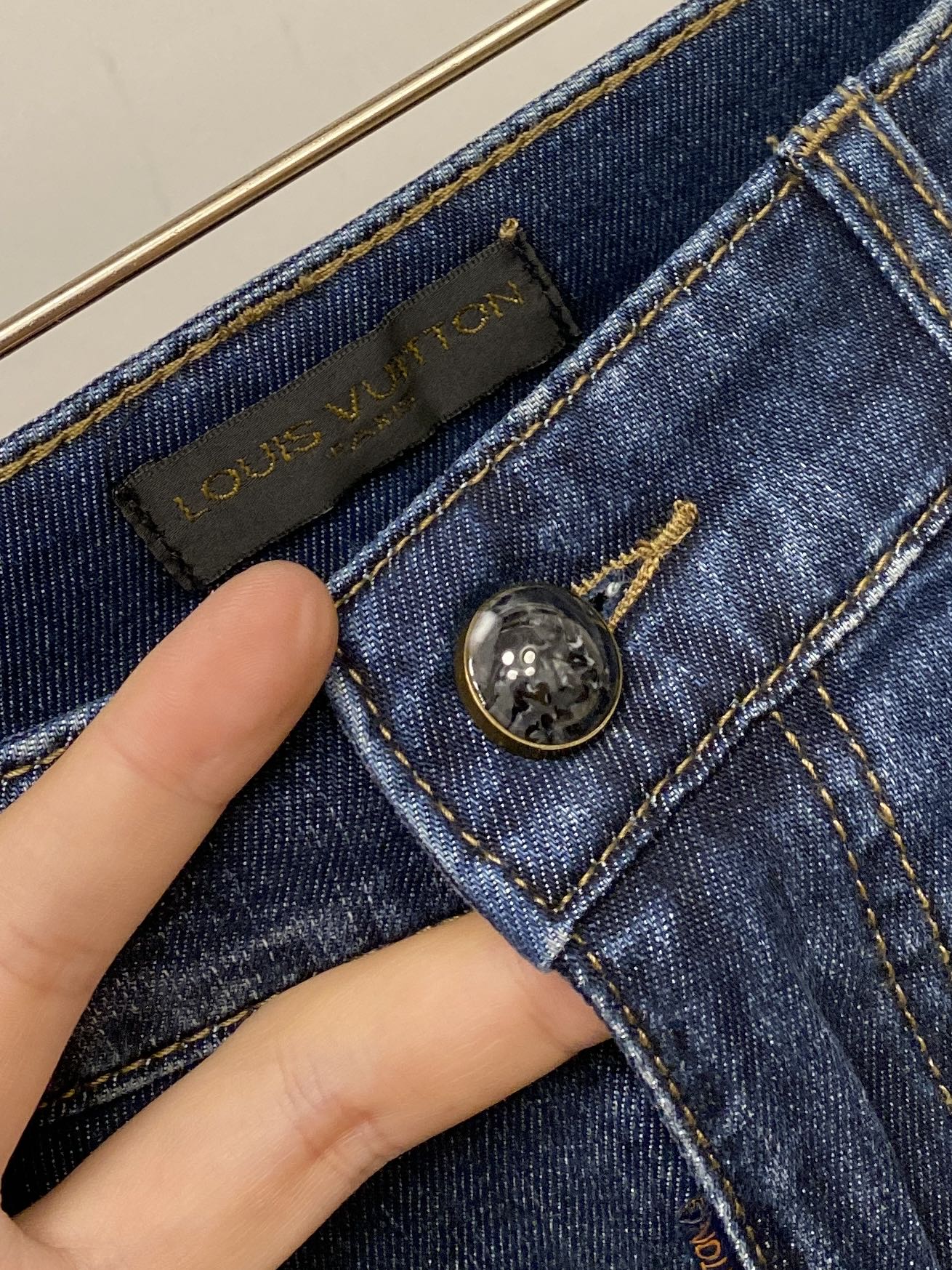 LV、2026最新品，专柜同步有售，原单狠货，水洗休闲牛仔裤，进口原版水洗弹力面料，舒适有弹性，原版五金